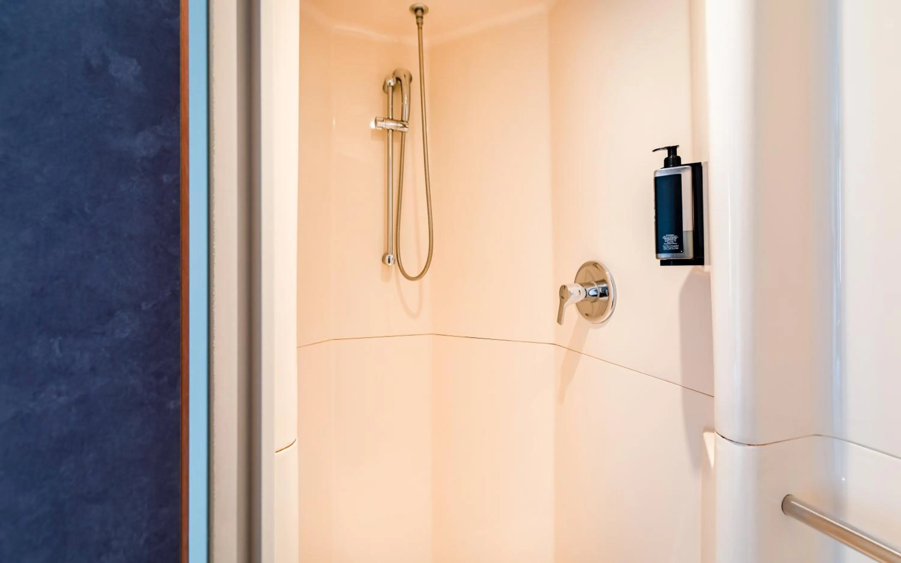 Bathroom in ibis budget Muenchen Putzbrunn