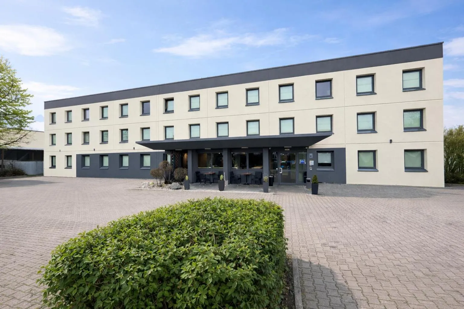 Property building in ibis budget Muenchen Putzbrunn