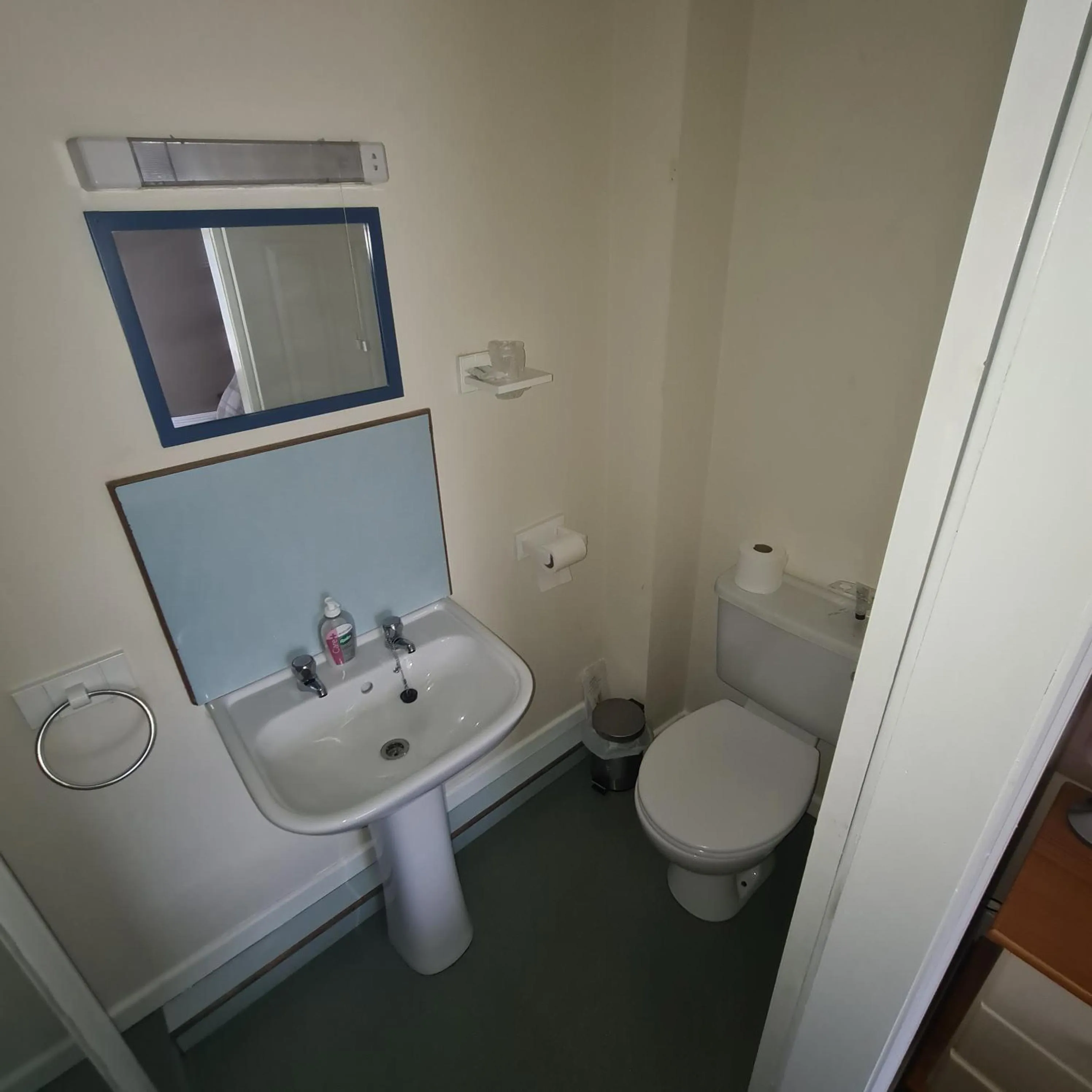 Bathroom in Glenmoore Guest House