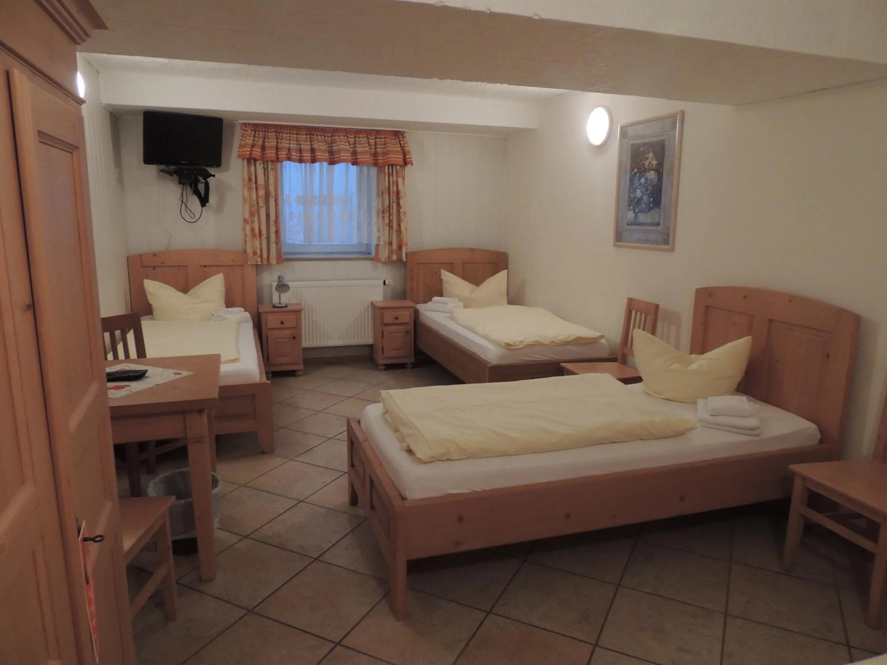Photo of the whole room, Bed in Hotel-Gasthof Eberherr