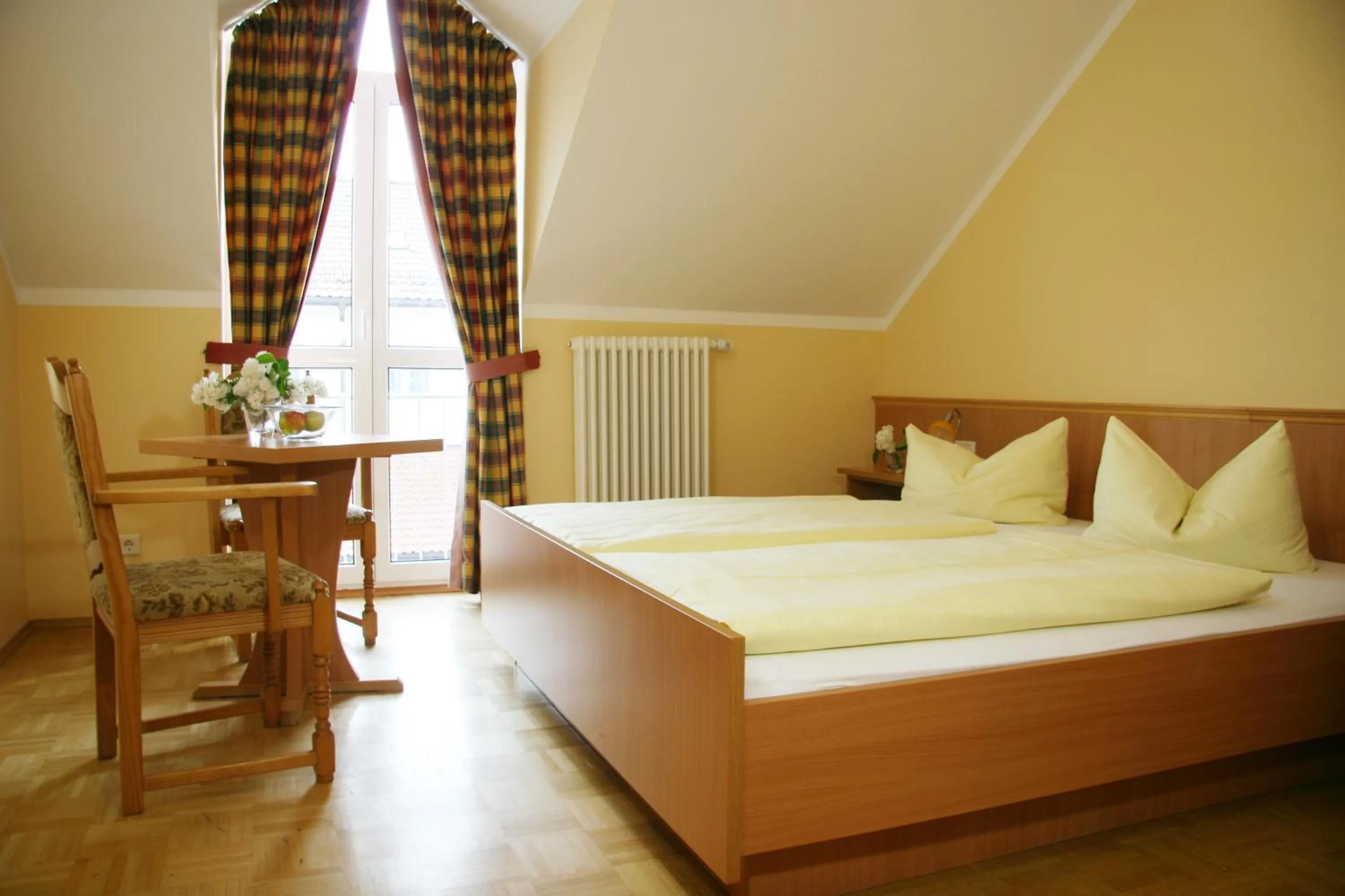 Photo of the whole room, Bed in Hotel-Gasthof Eberherr