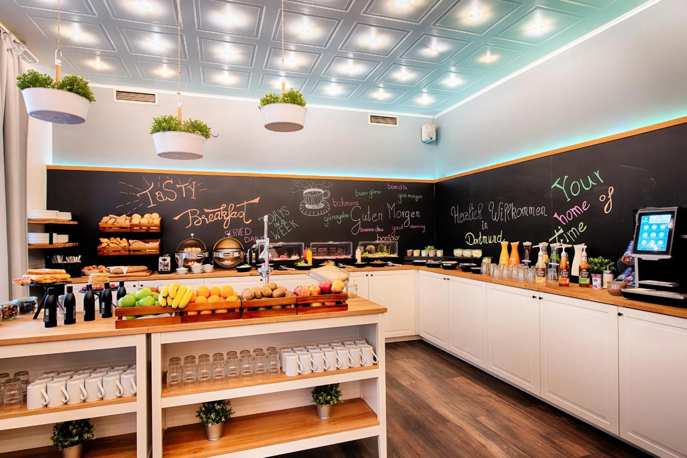 Food and drinks in Home Hotel