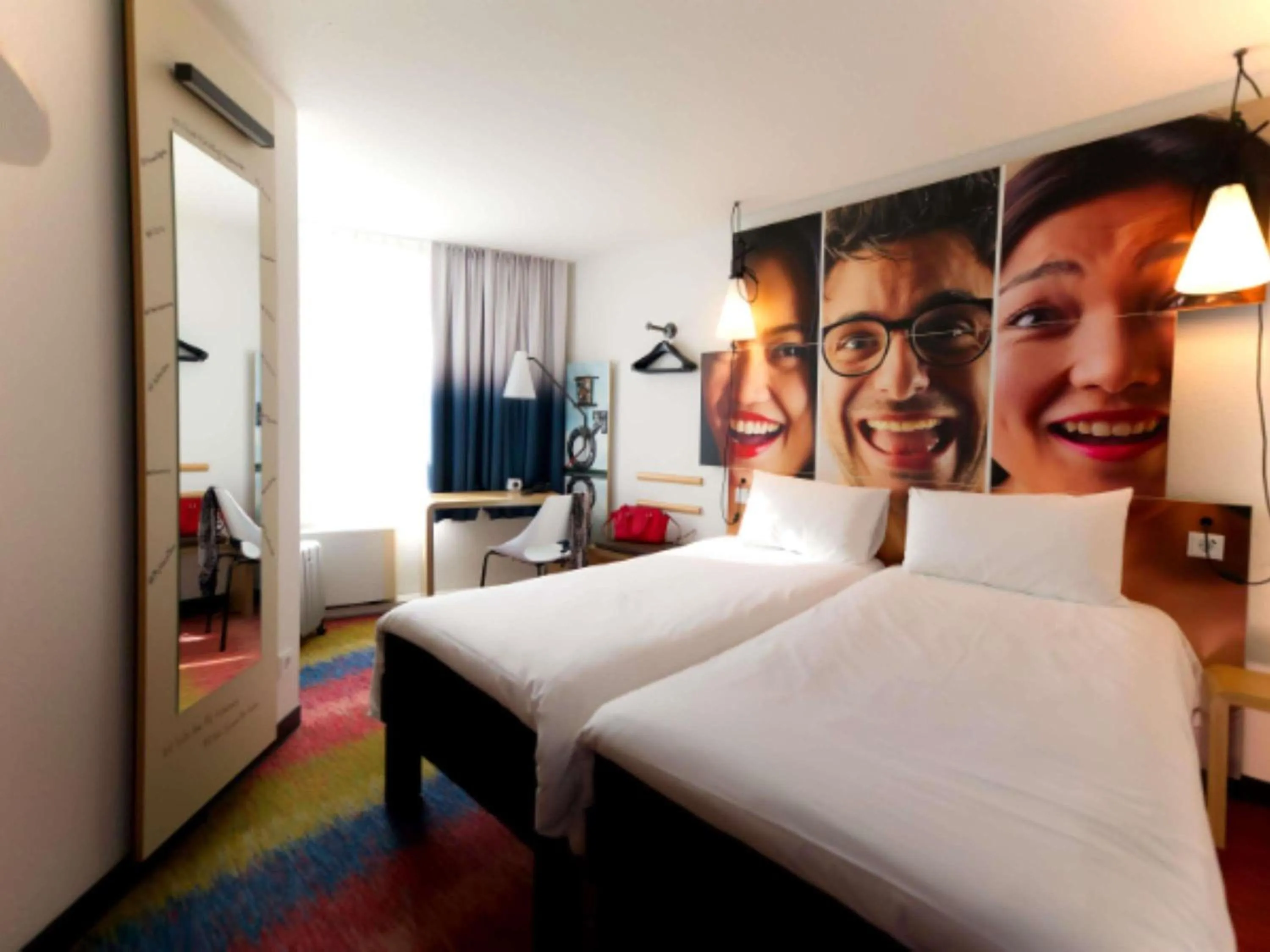 Bedroom, Bed in ibis Köln Centrum