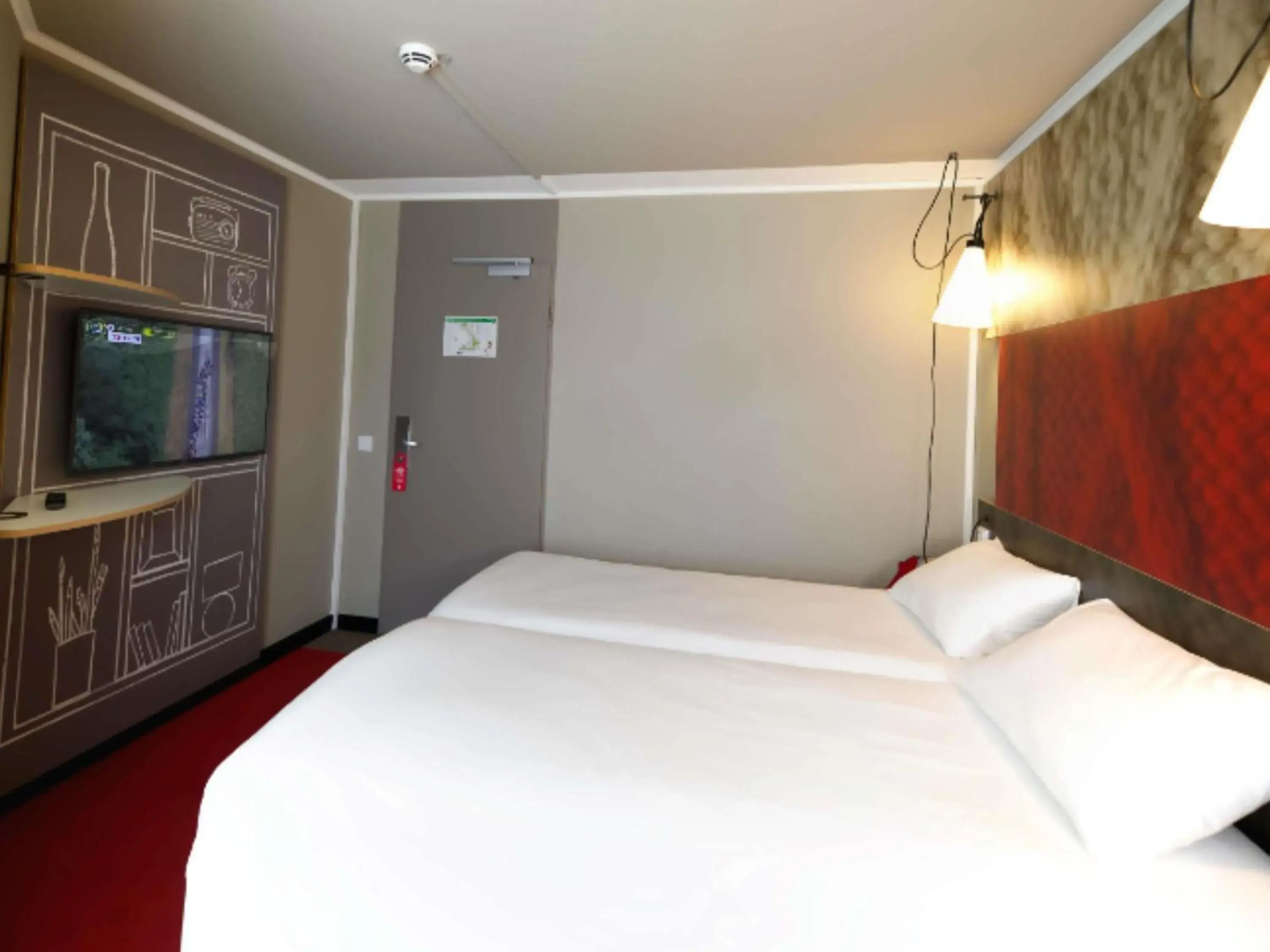 Bedroom, Bed in ibis Köln Centrum Bedroom, Bed in ibis Köln Centrum