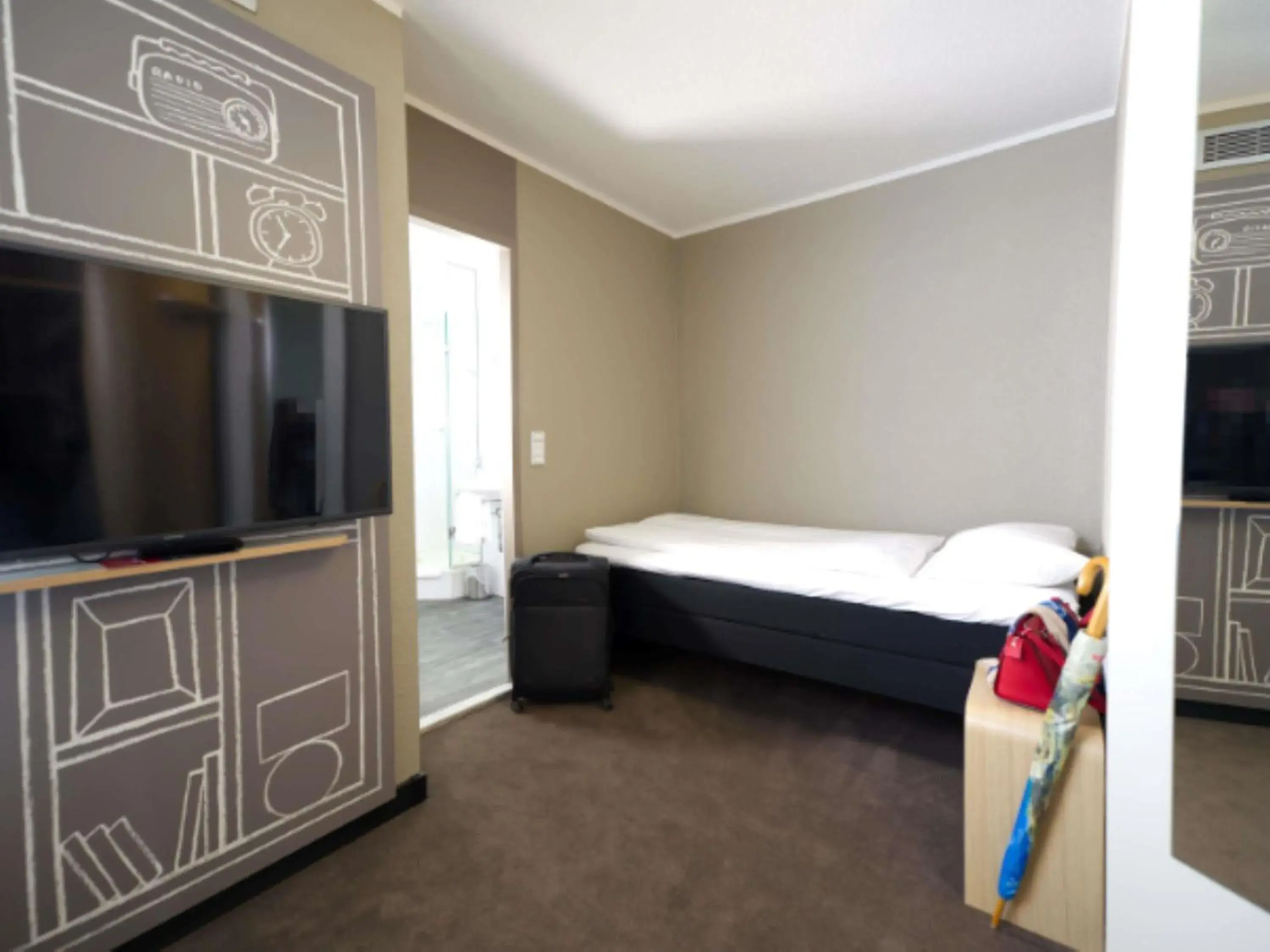 Bedroom, Bed in ibis Köln Centrum Bedroom, Bed in ibis Köln Centrum