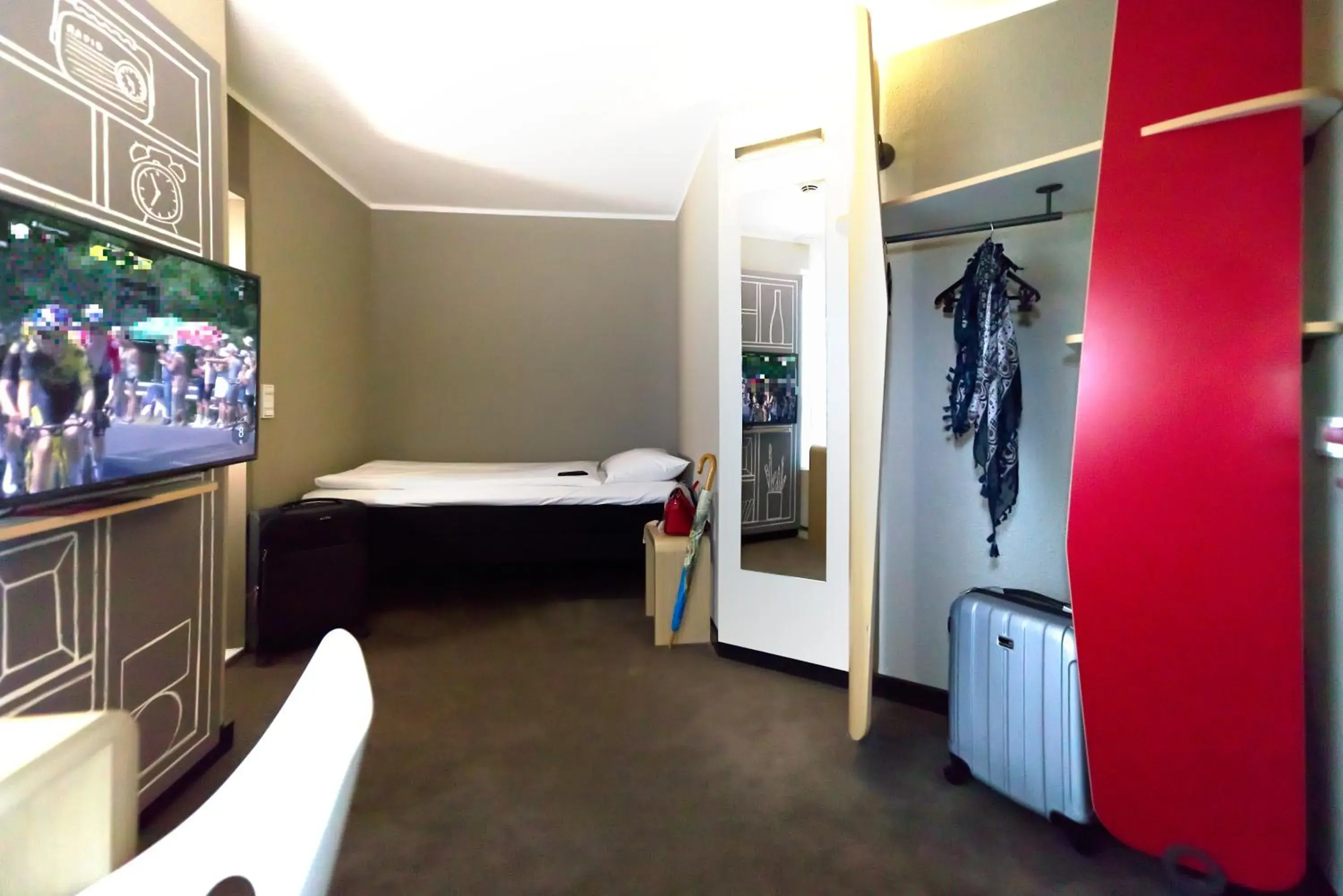 Photo of the whole room in ibis Köln Centrum Photo of the whole room in ibis Köln Centrum