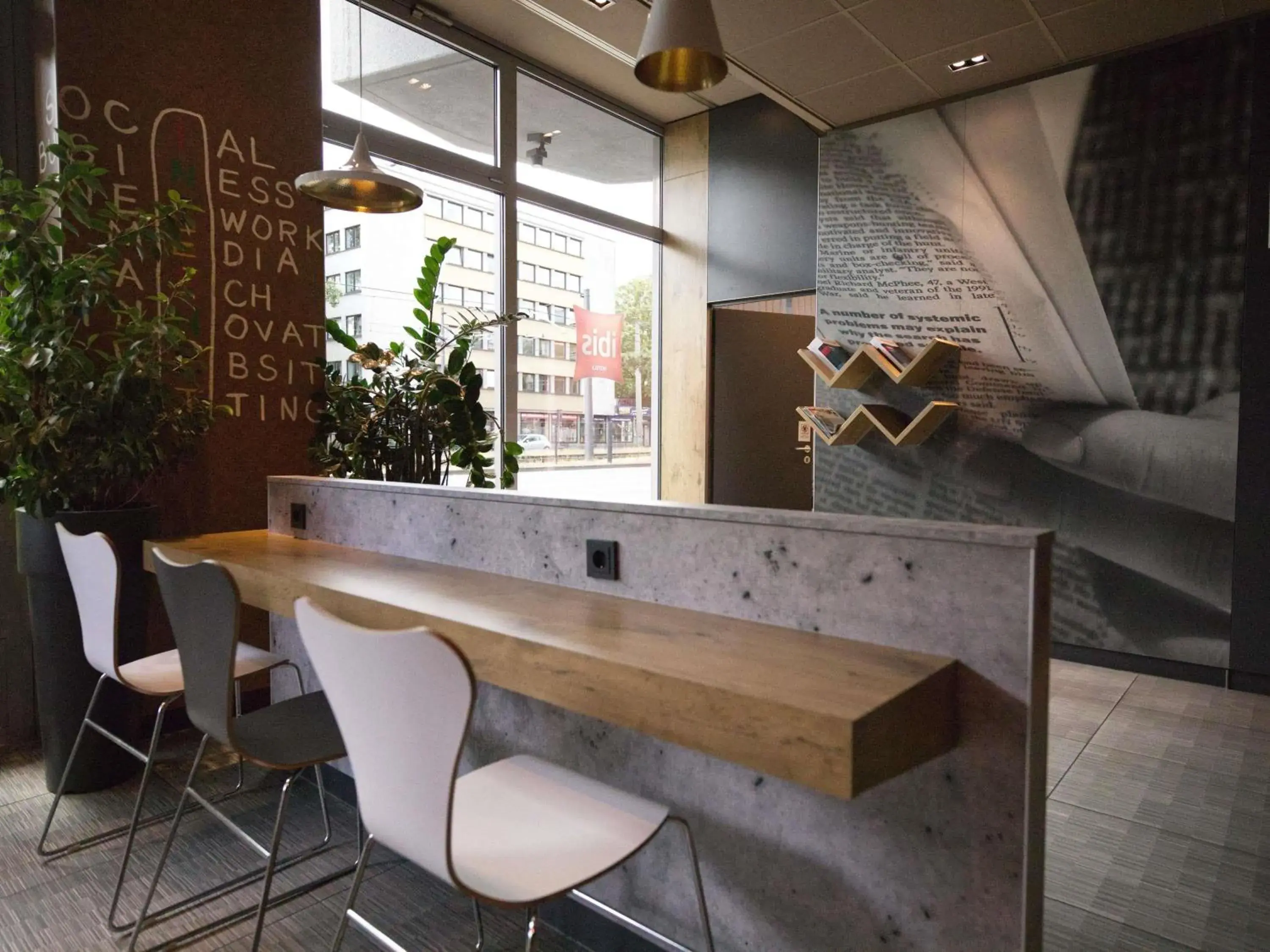 Lounge or bar in ibis Köln Centrum Lounge or bar in ibis Köln Centrum