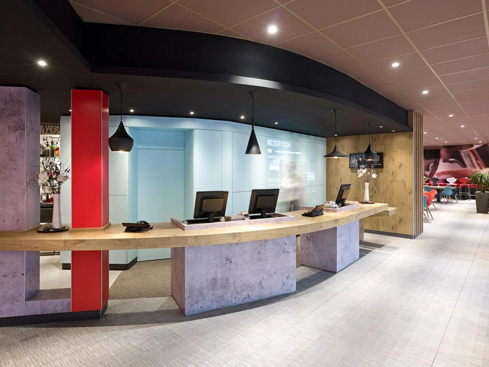 Lobby or reception in ibis Köln Centrum