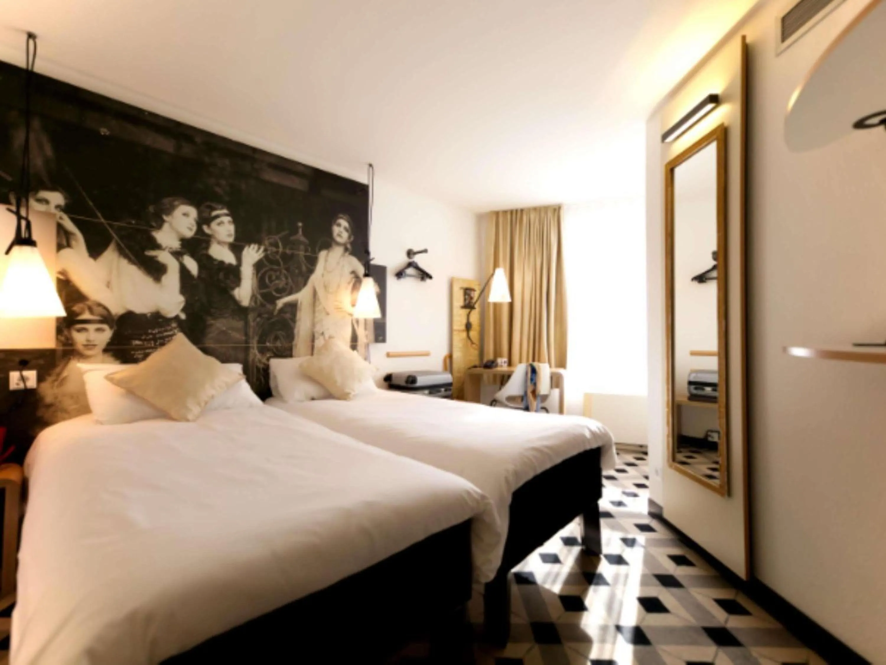 Bedroom, Bed in ibis Köln Centrum