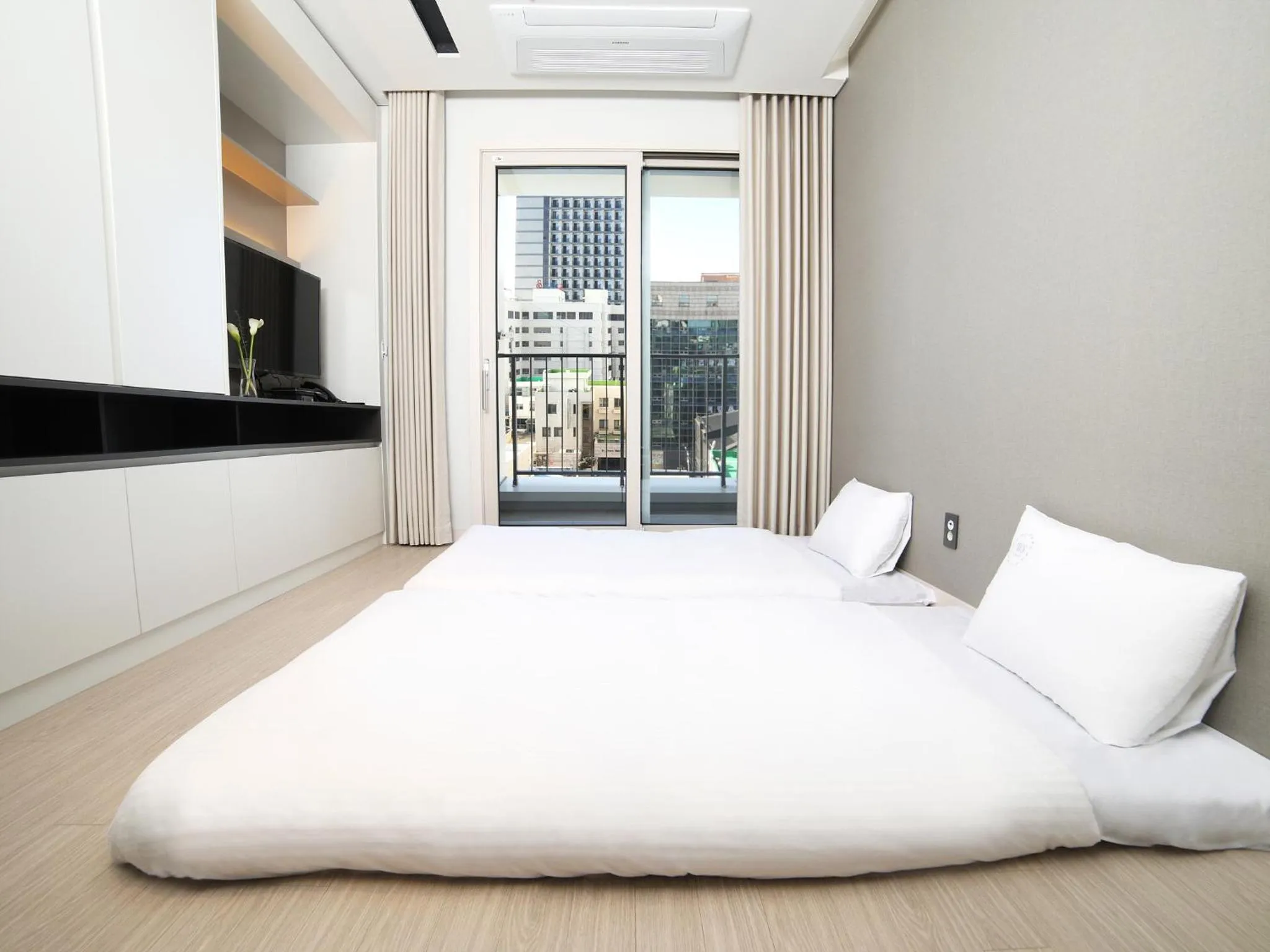 Bed in World State Hotel Sokcho