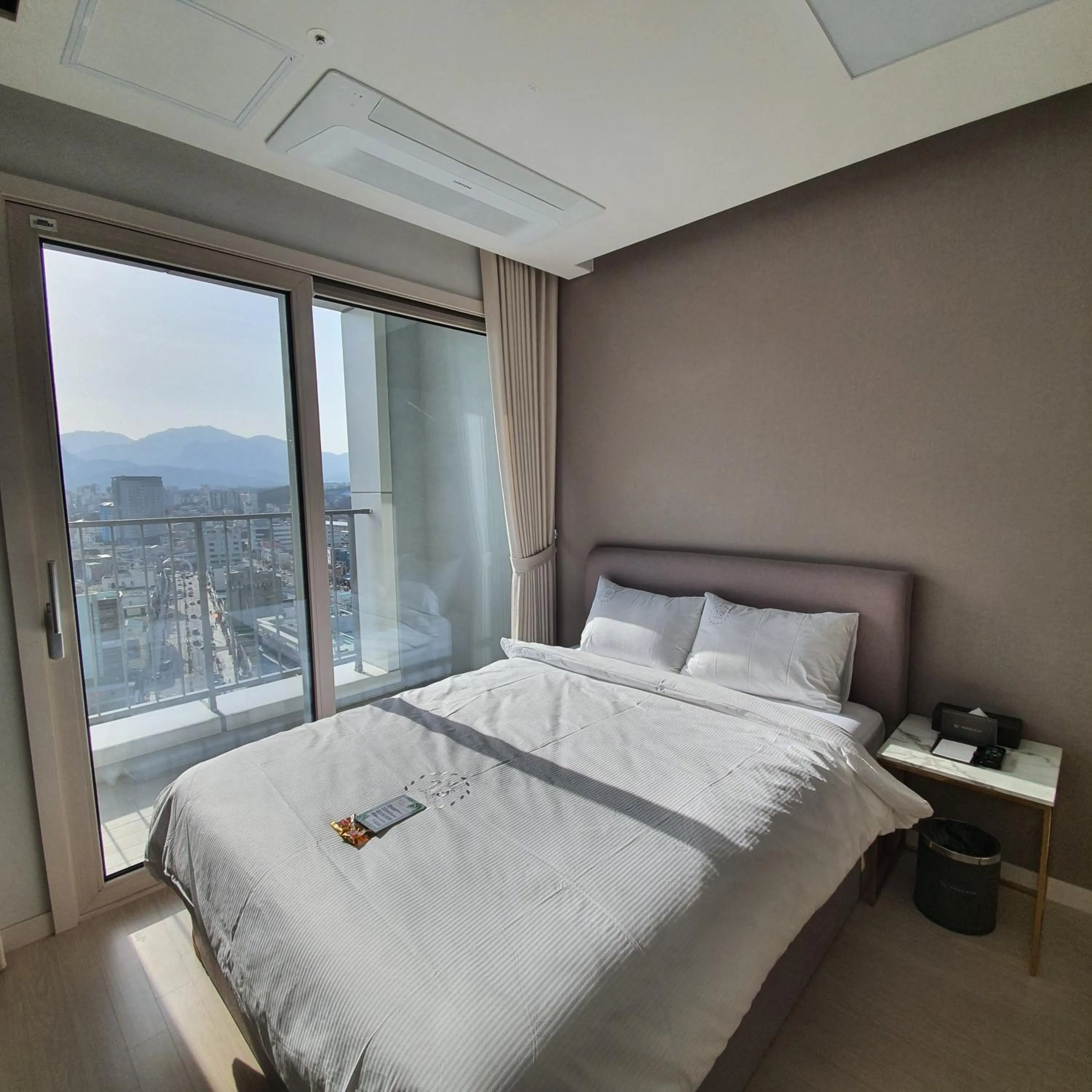 Bed in World State Hotel Sokcho