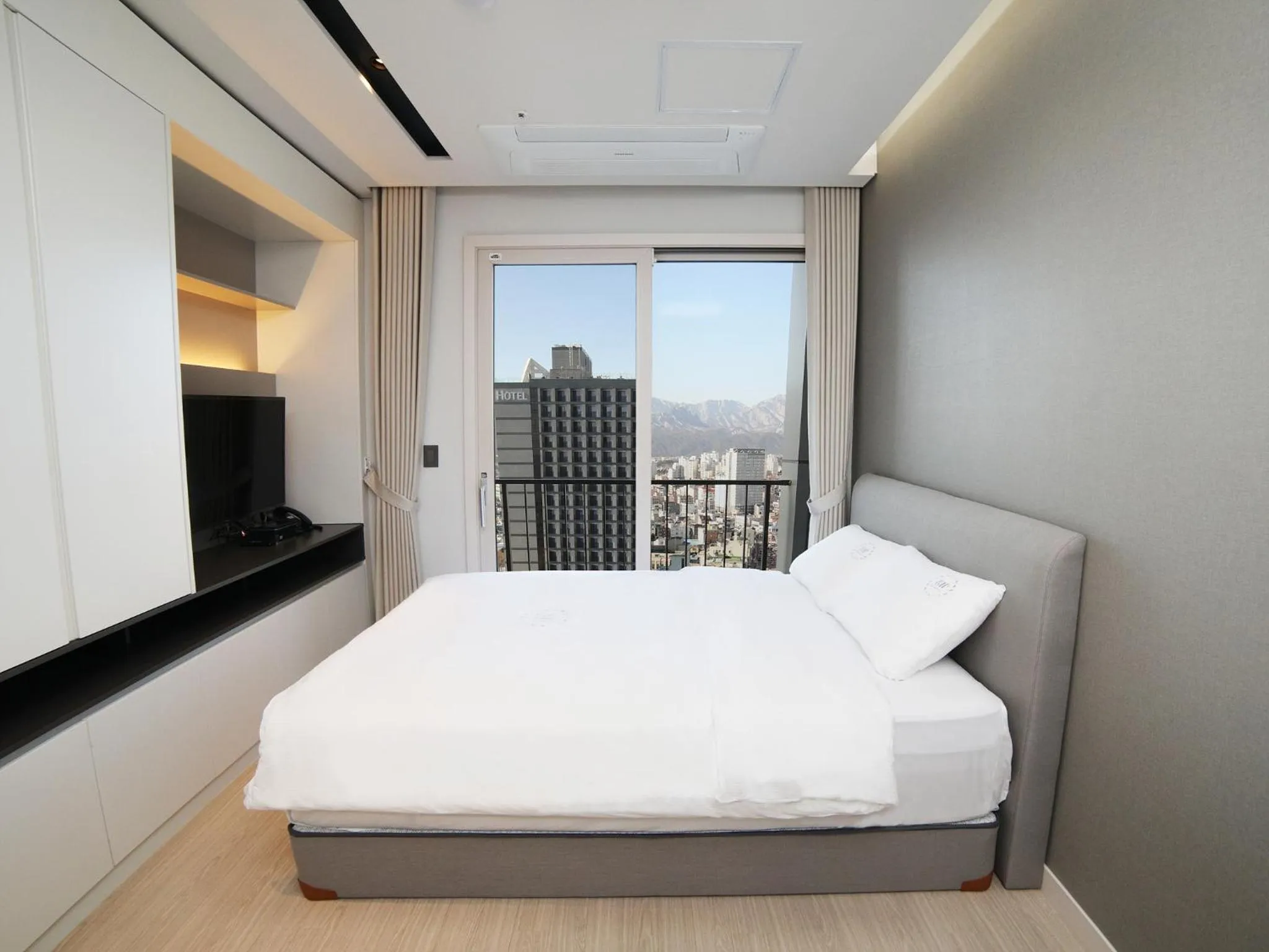 Bed in World State Hotel Sokcho