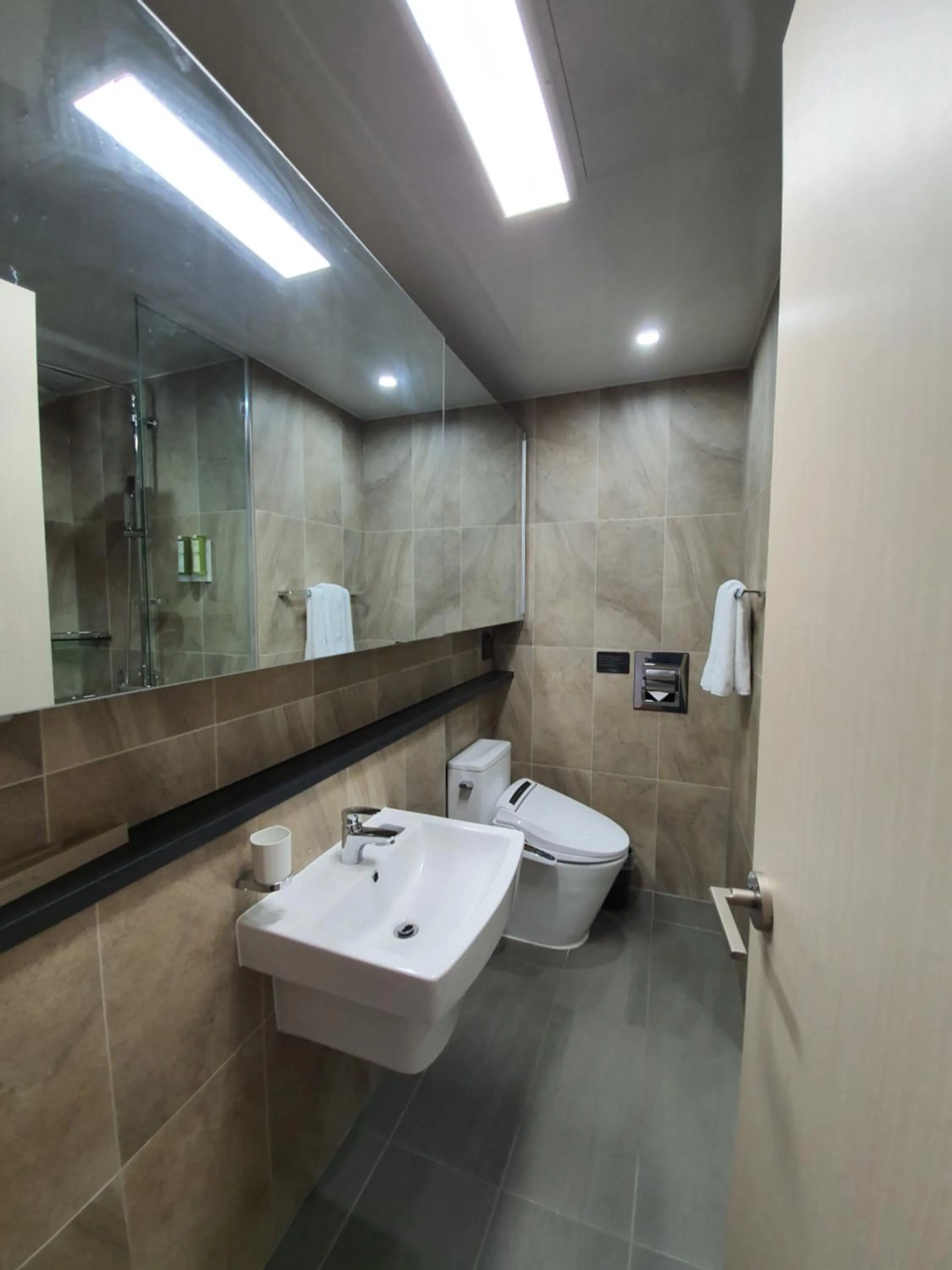 Shower in World State Hotel Sokcho