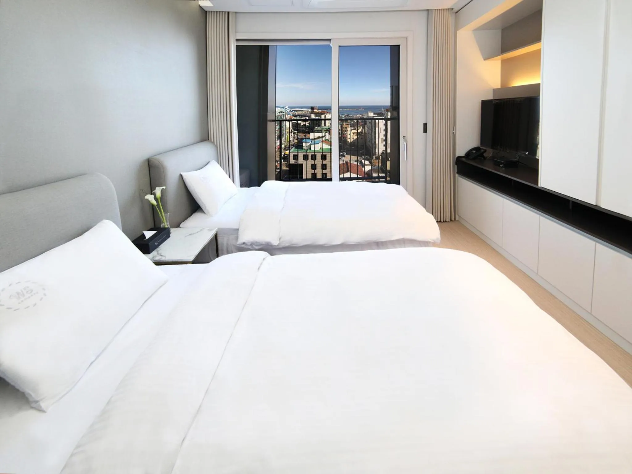 Bed in World State Hotel Sokcho