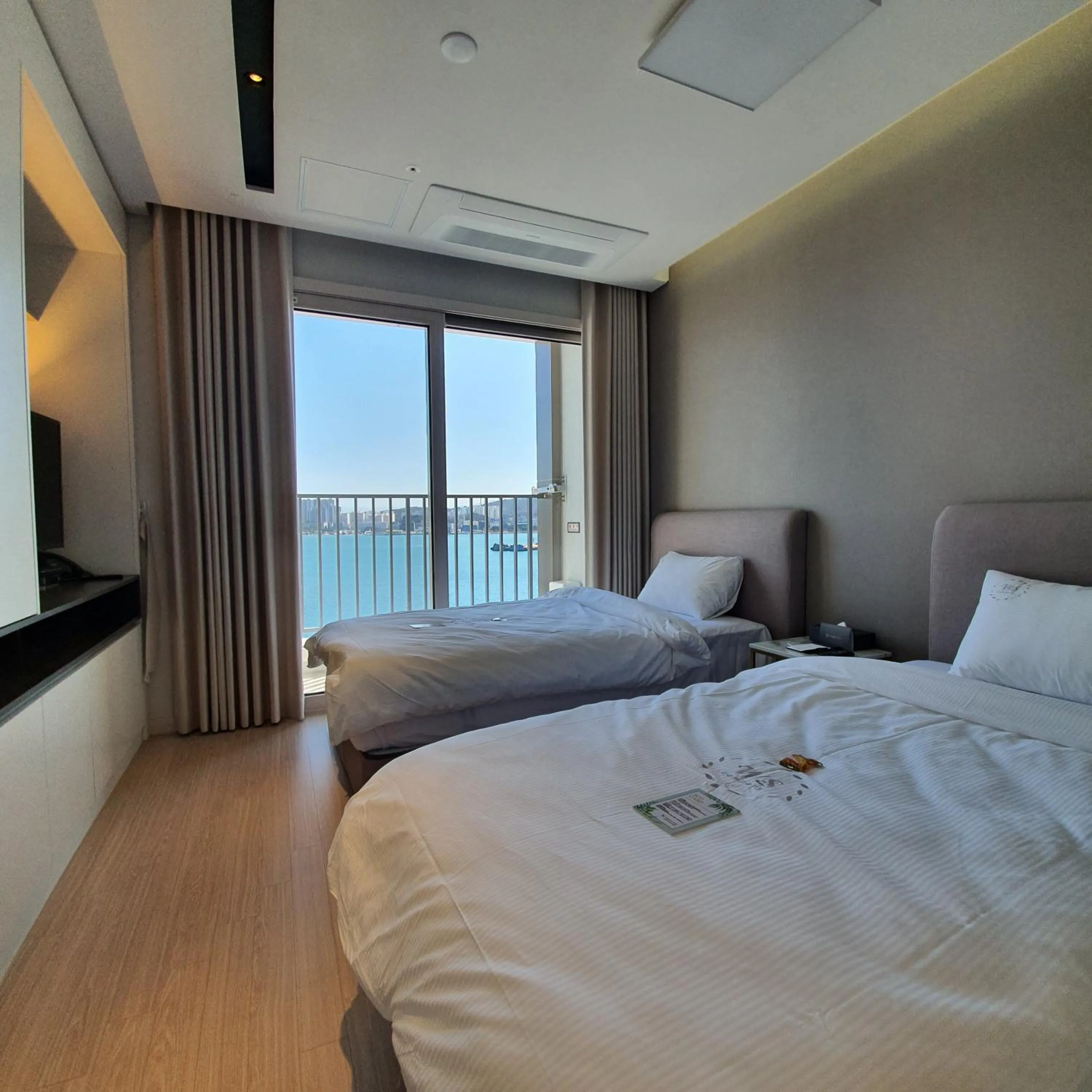 Bed in World State Hotel Sokcho