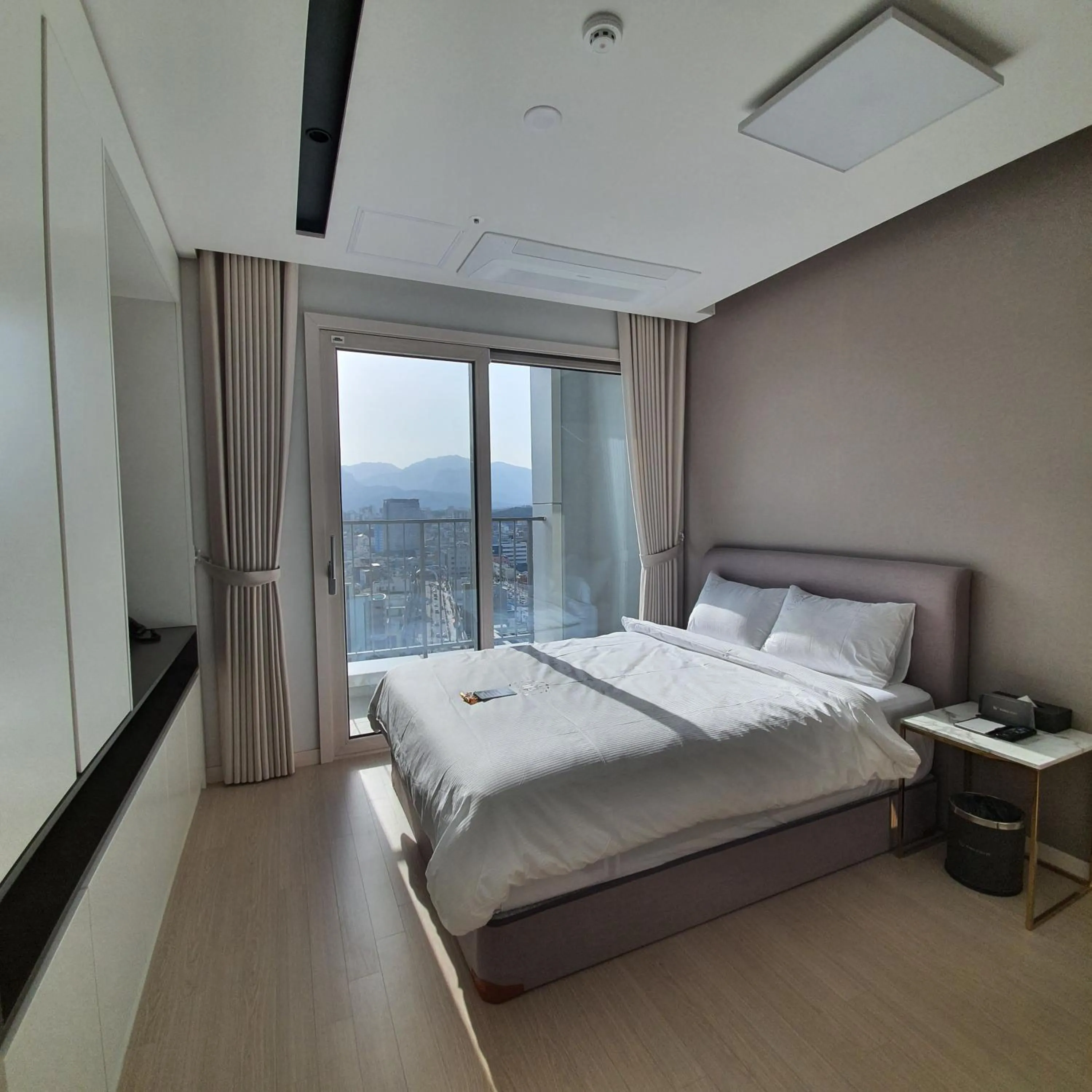 Bed in World State Hotel Sokcho