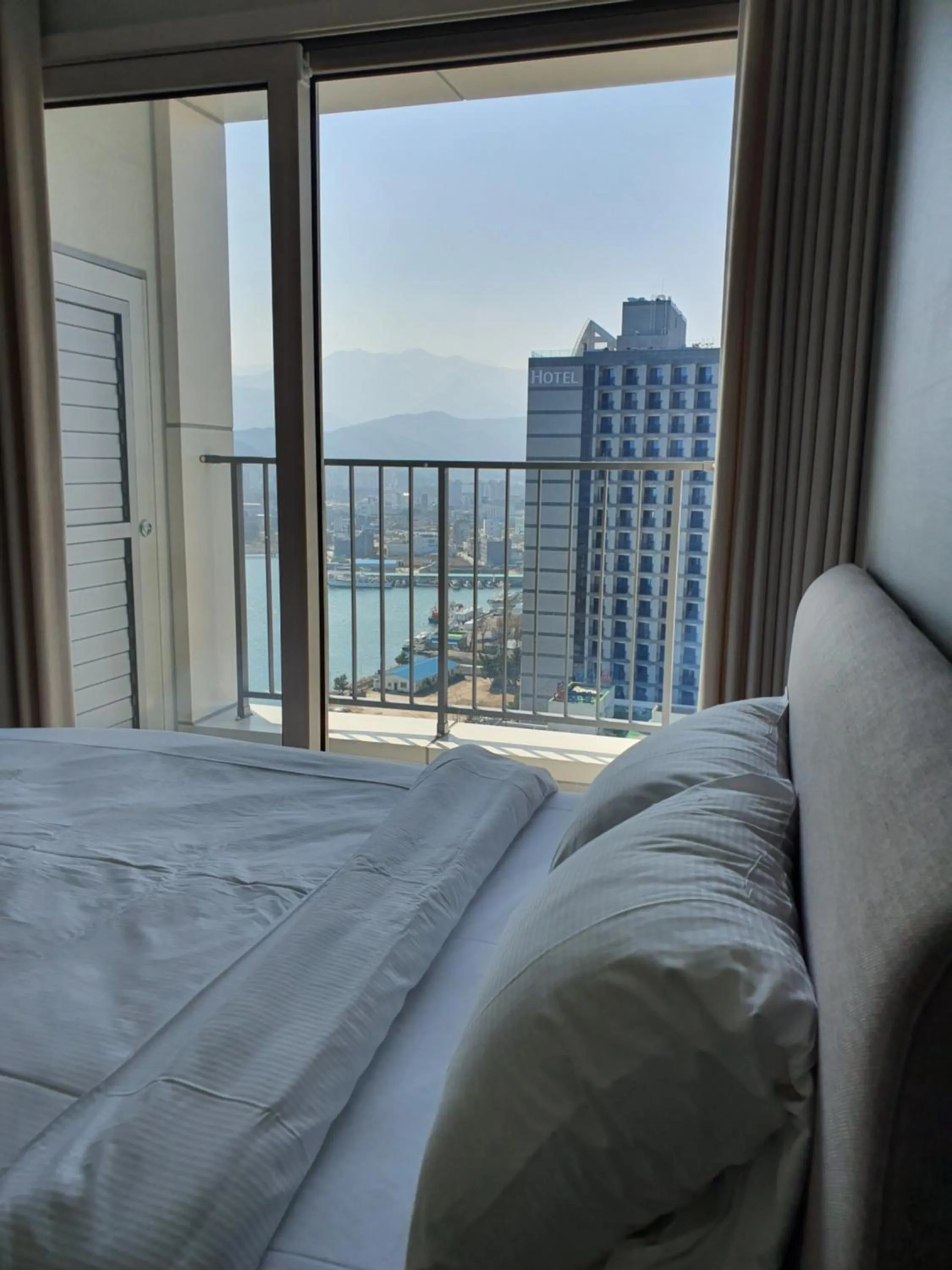 Bed in World State Hotel Sokcho