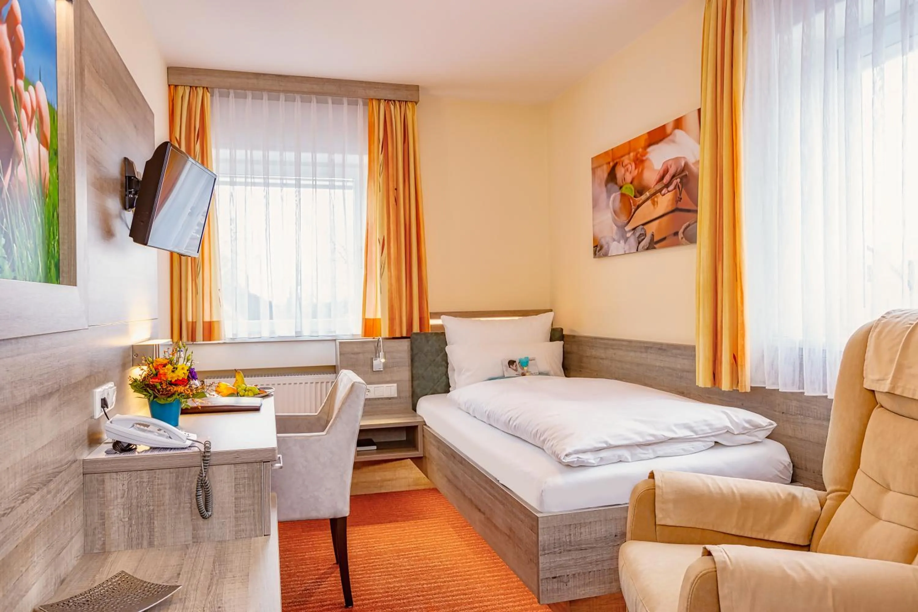 Photo of the whole room, Bed in Kur- und Wellnesshotel Förch