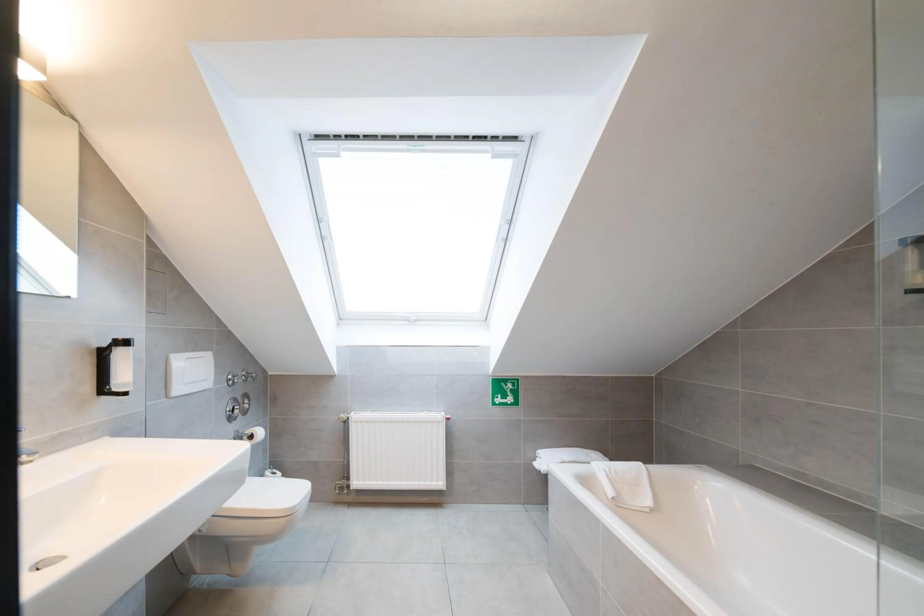 Toilet in Hotel Topas Frankfurt City Centre