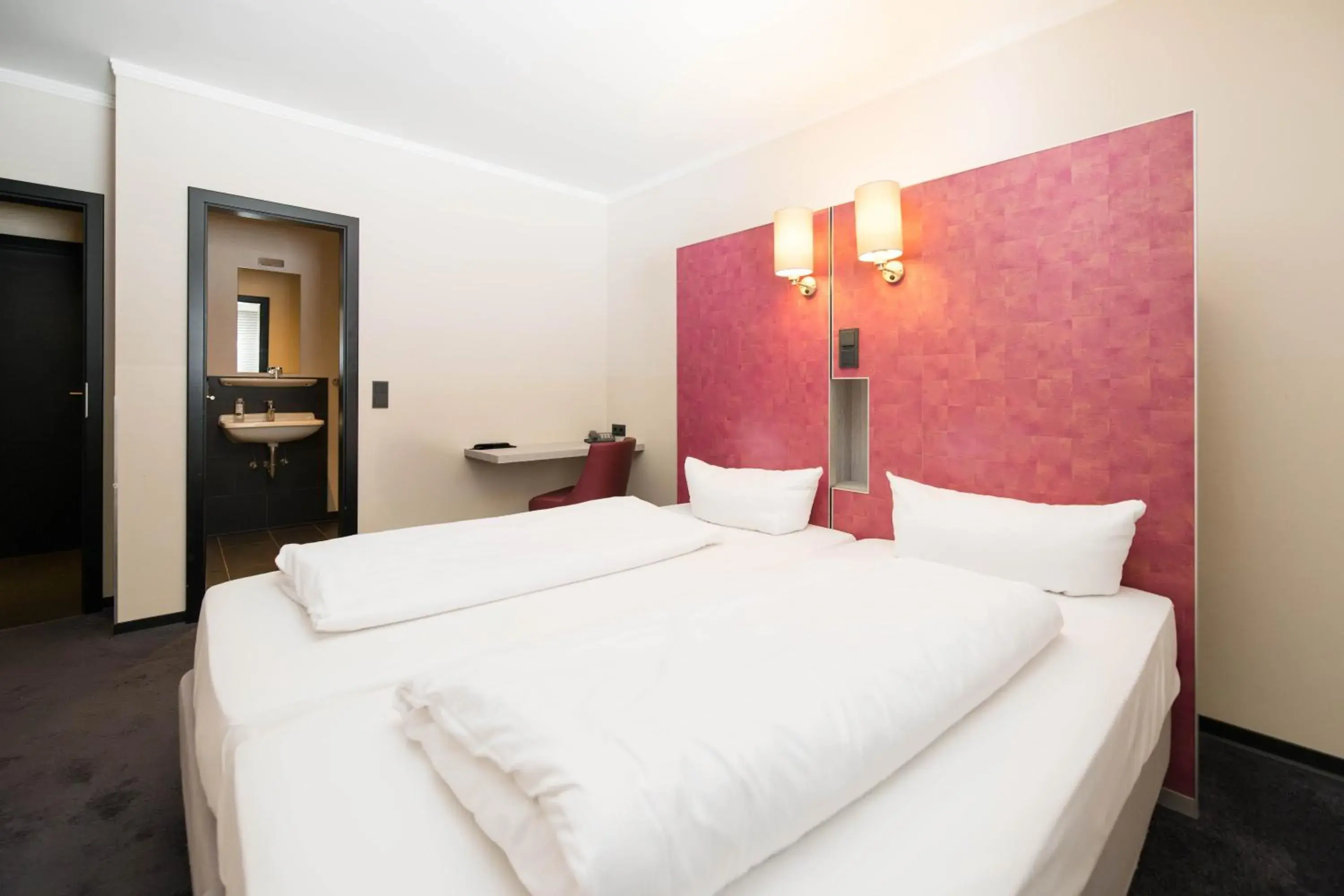 Bed in Hotel Topas Frankfurt City Centre Bed in Hotel Topas Frankfurt City Centre