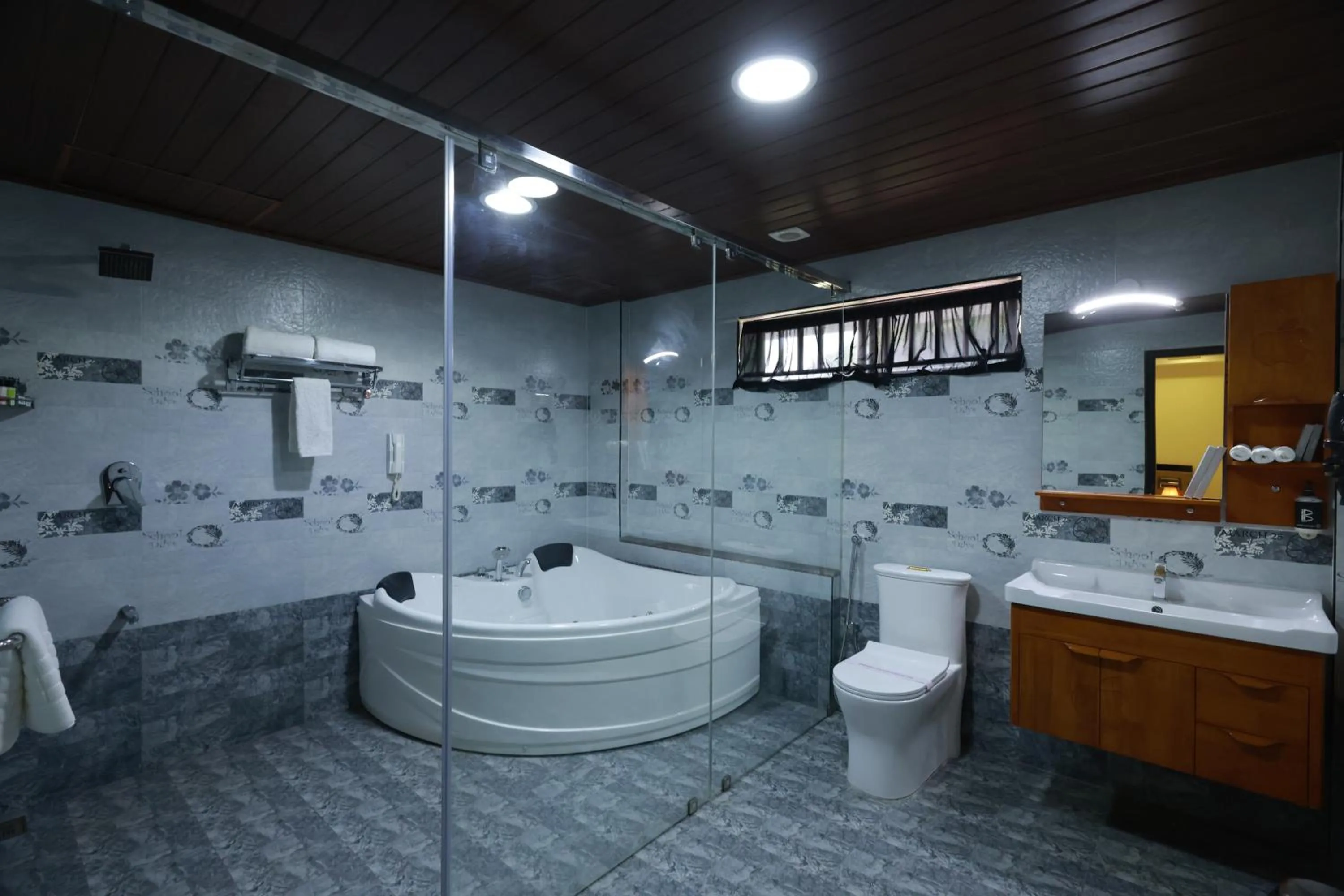 Bathroom in Builda Park inn