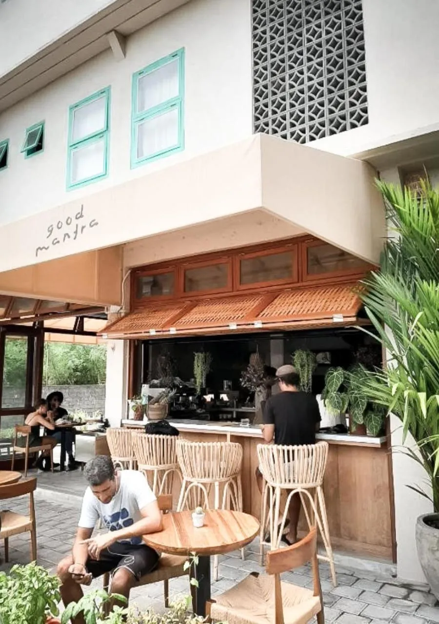 Restaurant/places to eat in Good Mantra Studio