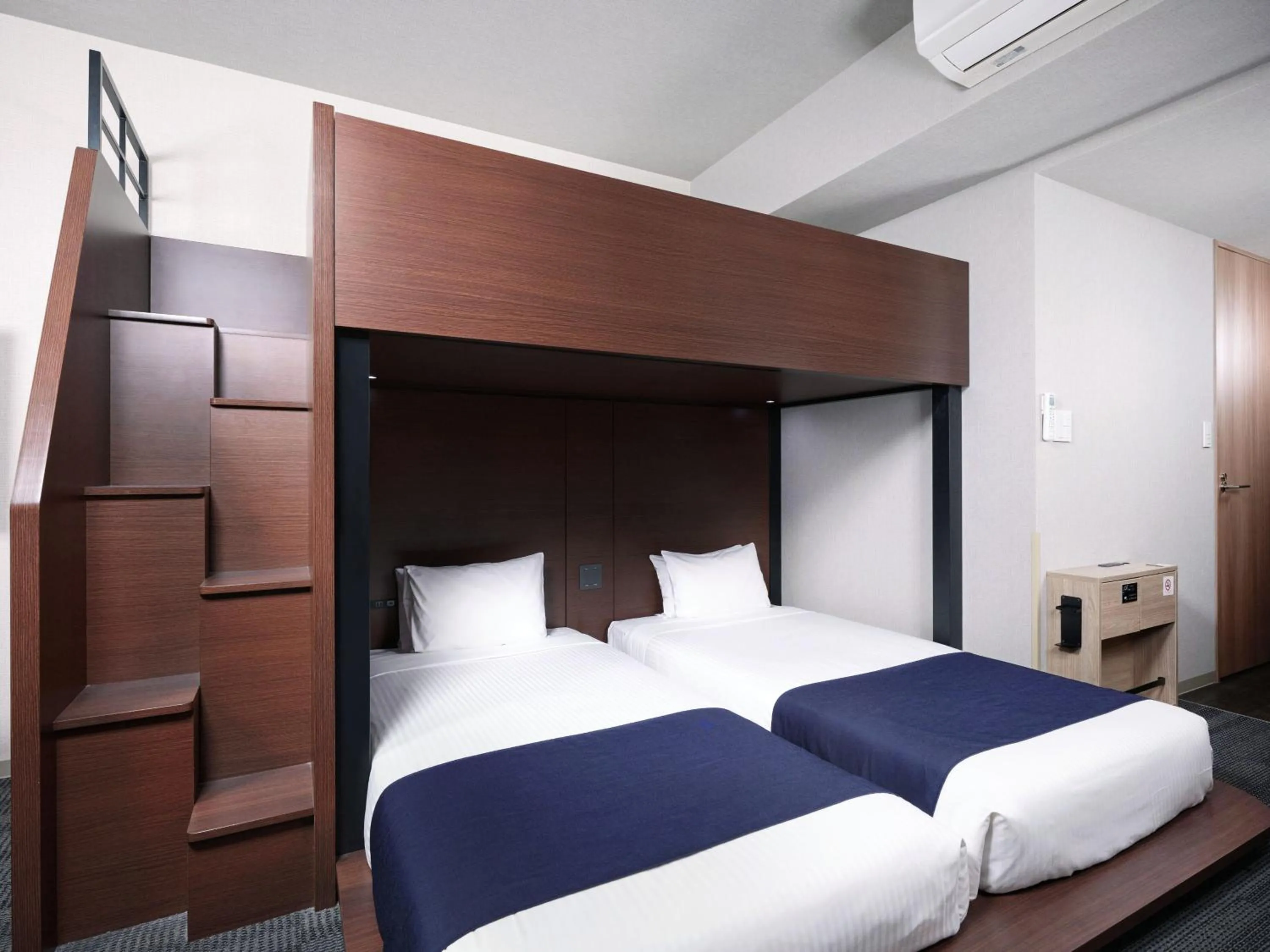 Bed in MONday Apart Ueno Shinokachimachi