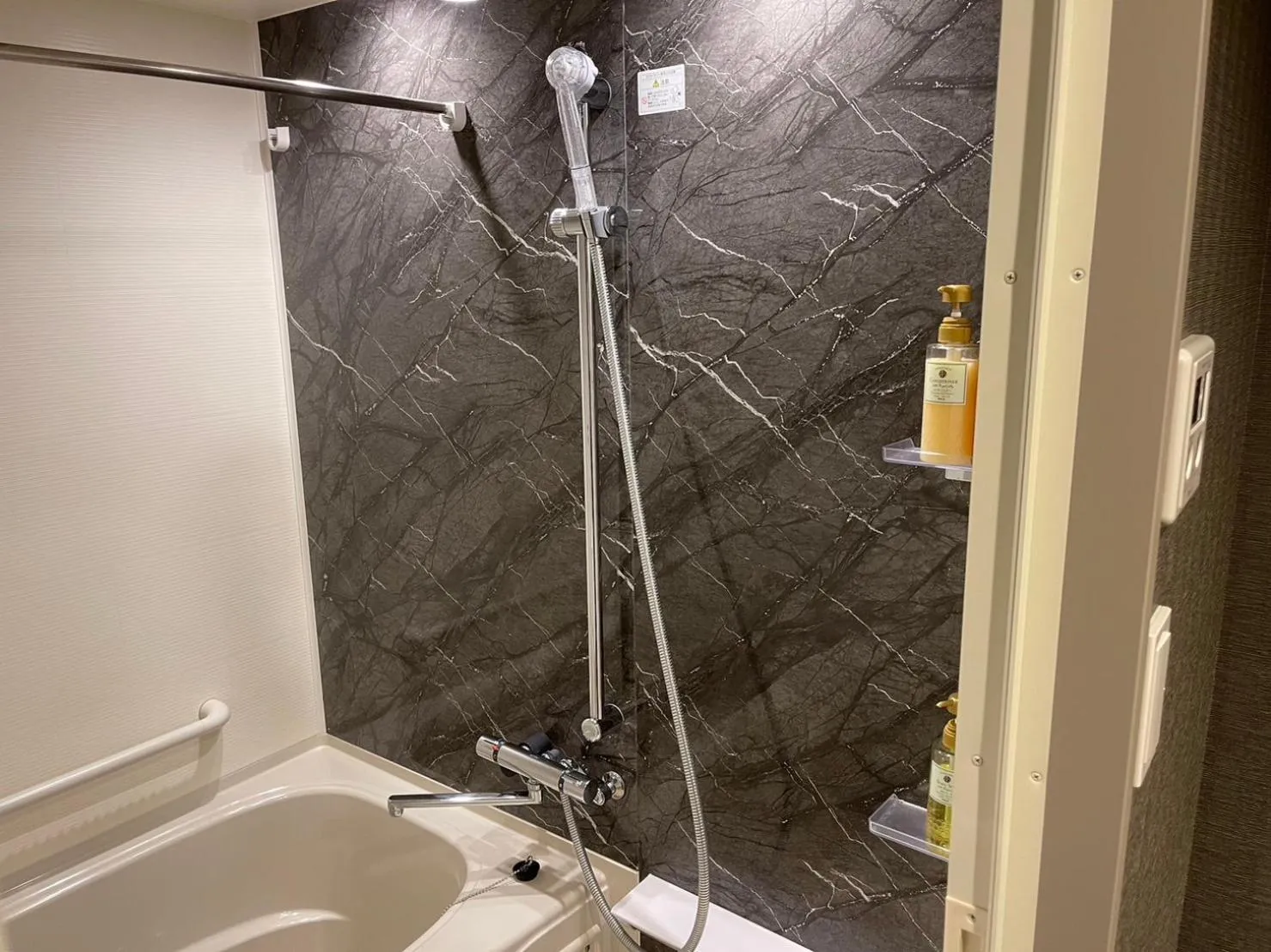 Shower in MONday Apart Ueno Shinokachimachi