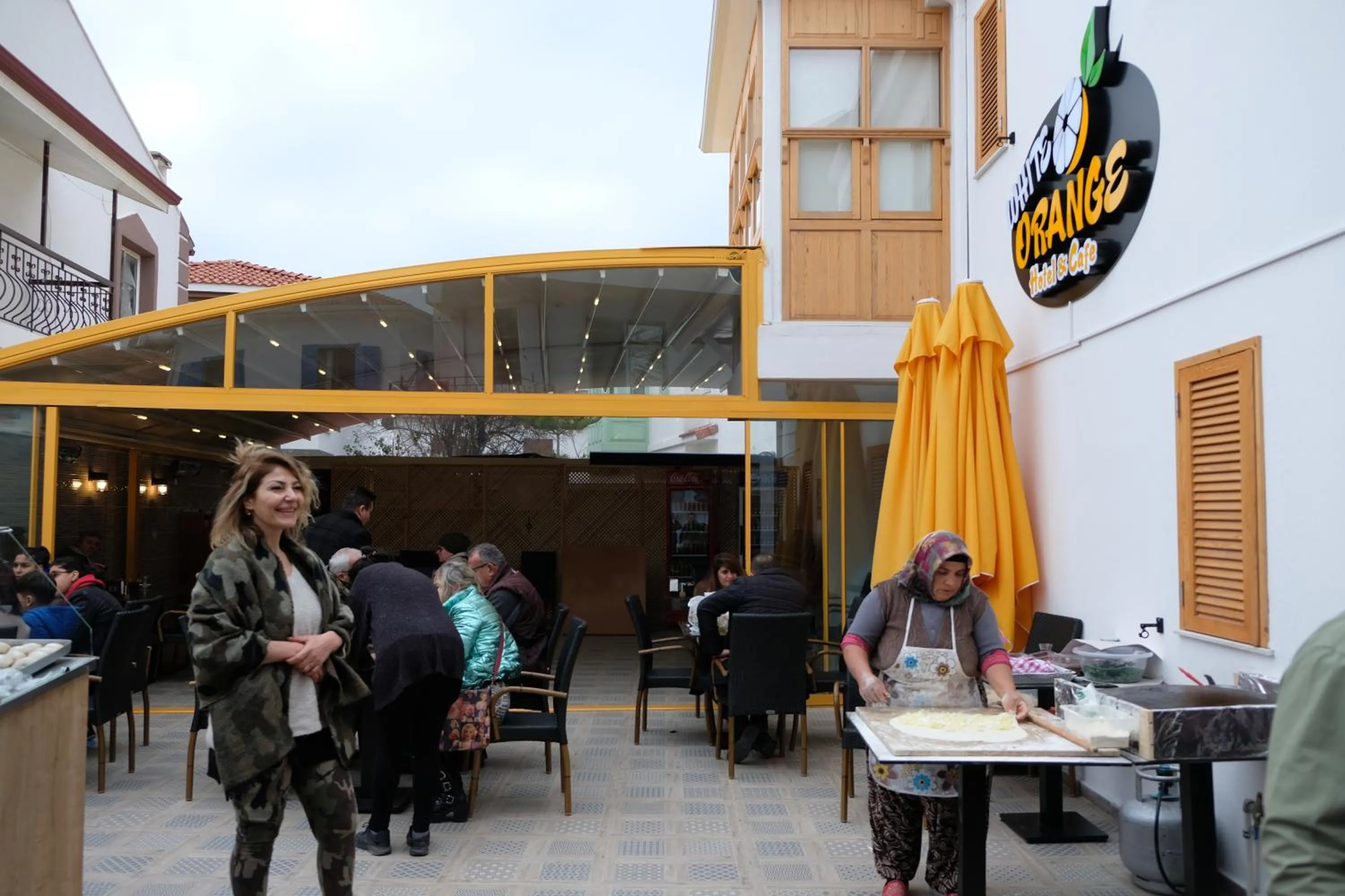 Facade/entrance in White Orange