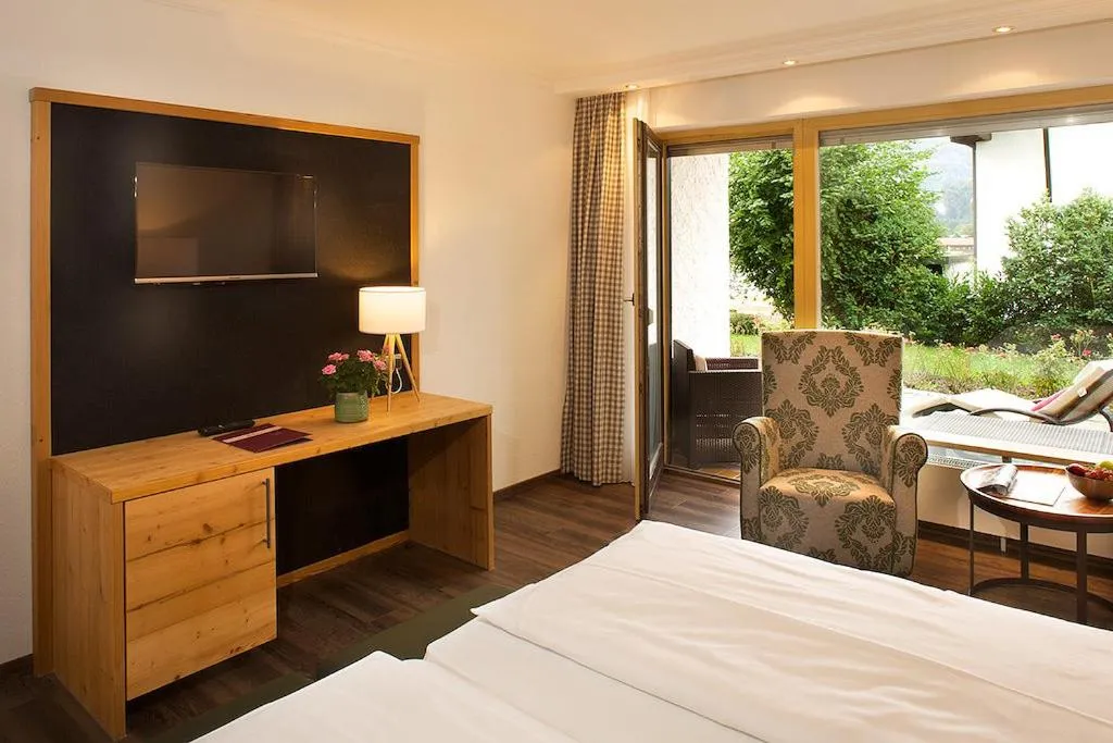 Day, Bed in Hotel Menning ***S