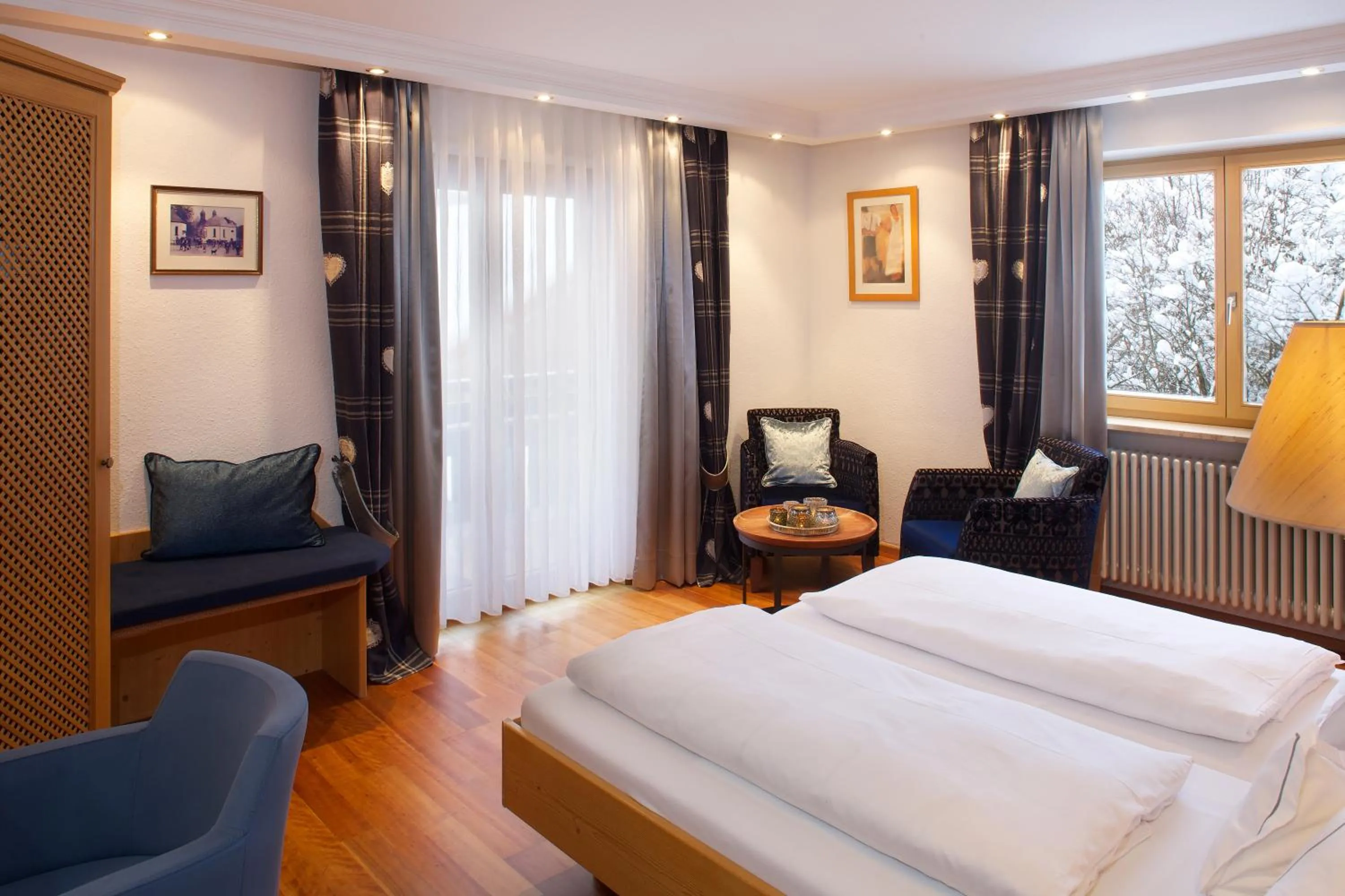 Photo of the whole room, Bed in Hotel Menning ***S