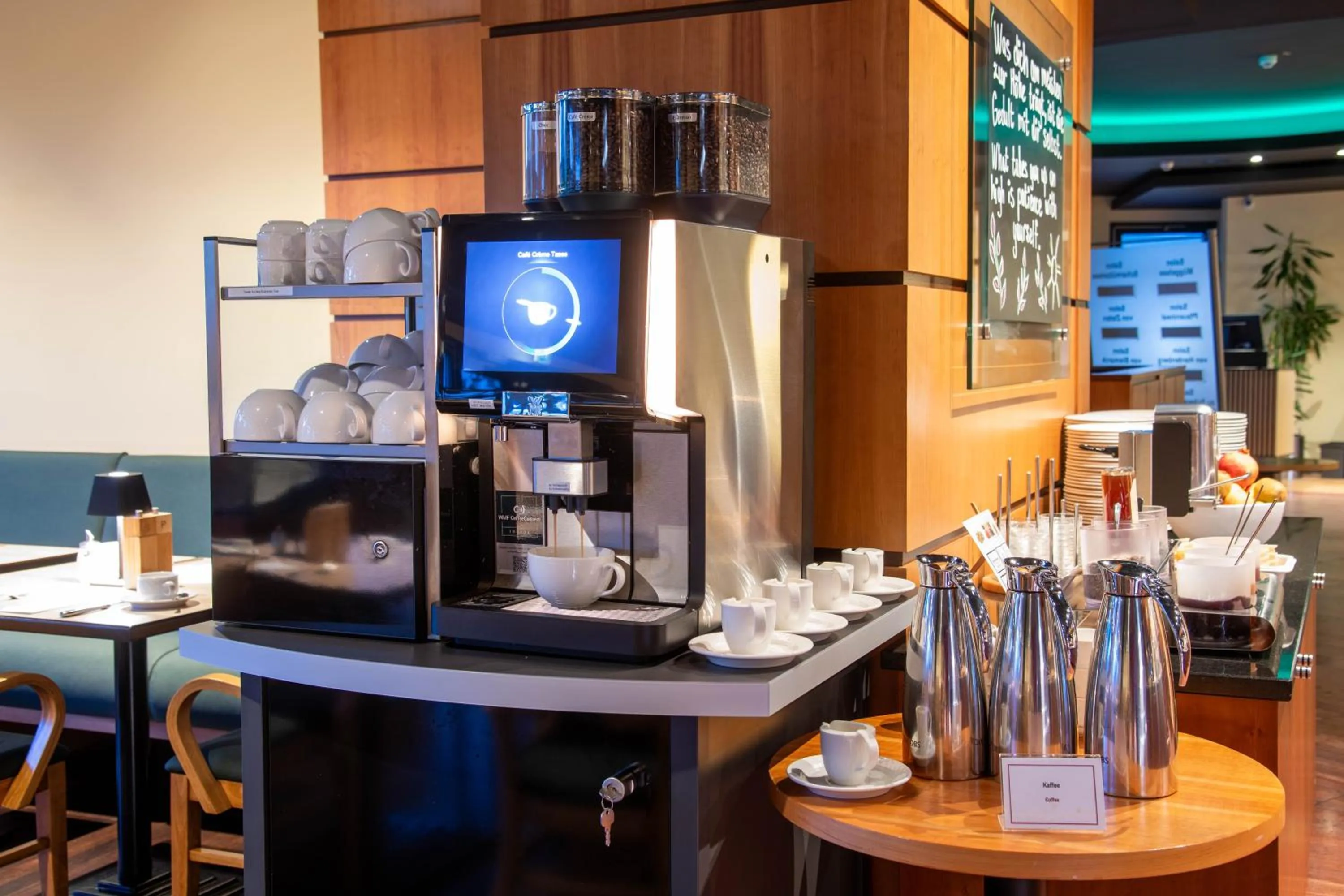 Coffee/tea facilities in Best Western Premier Airporthotel Berlin