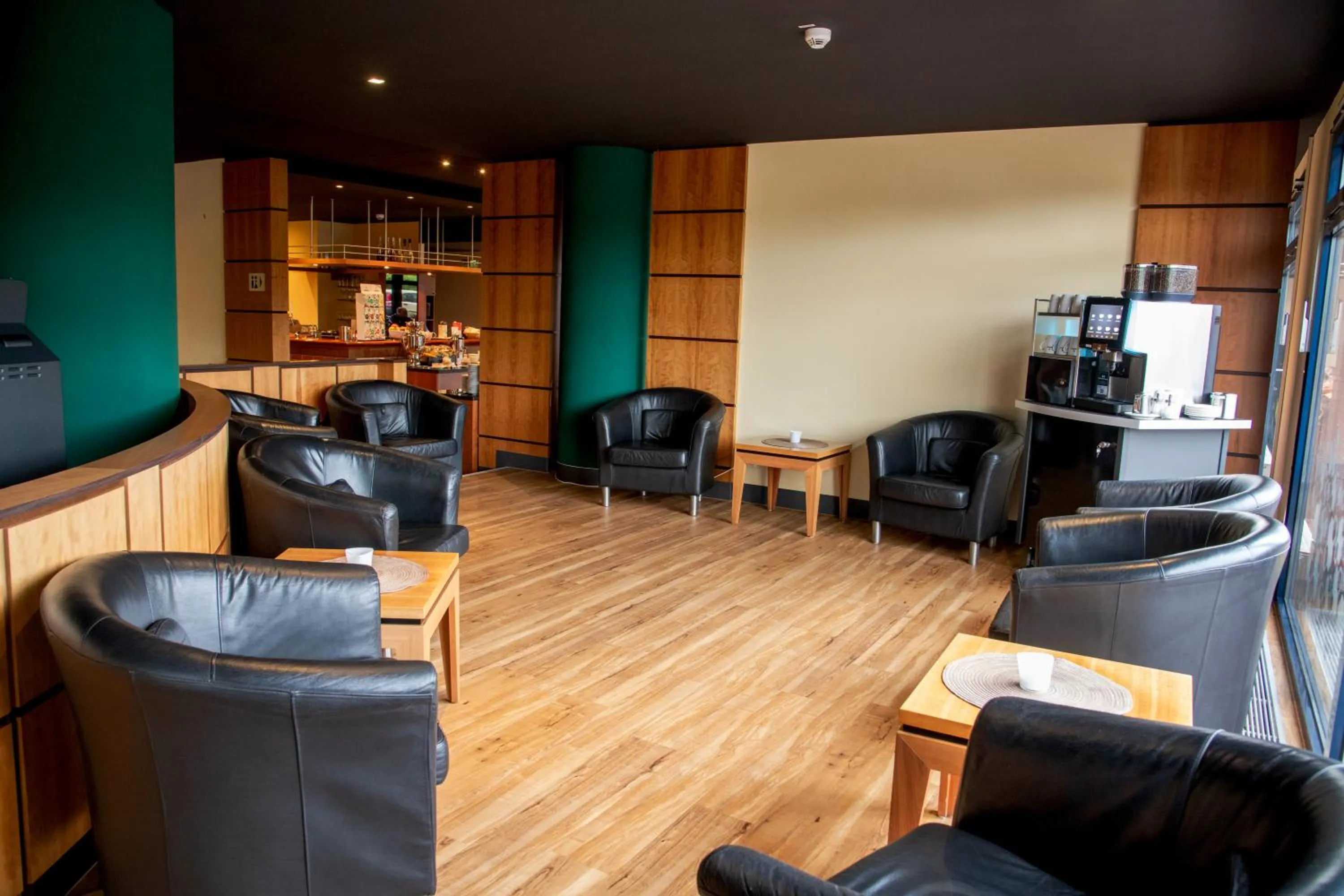 Lobby or reception in Best Western Premier Airporthotel Berlin