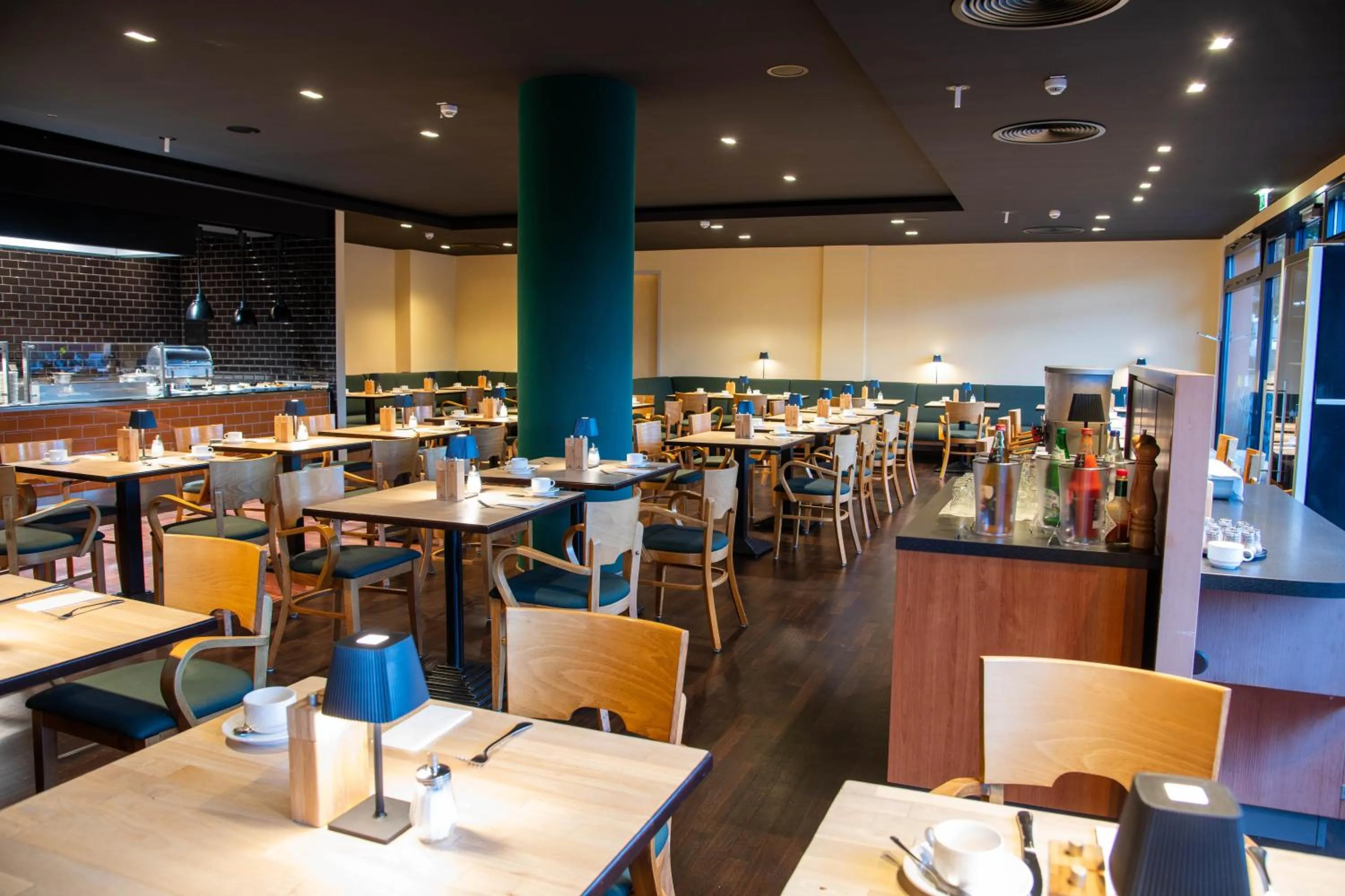 Restaurant/places to eat in Best Western Premier Airporthotel Berlin