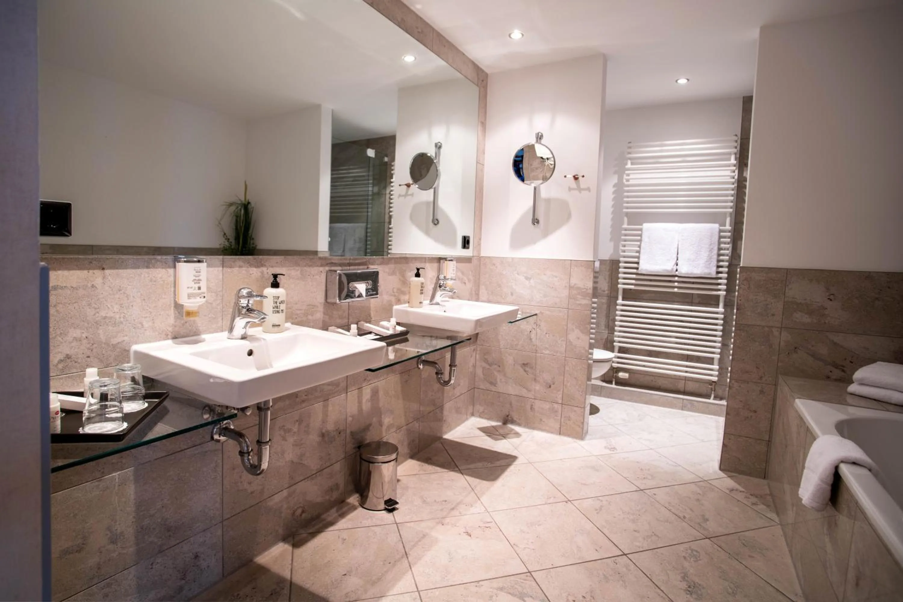 Shower in Best Western Premier Airporthotel Berlin