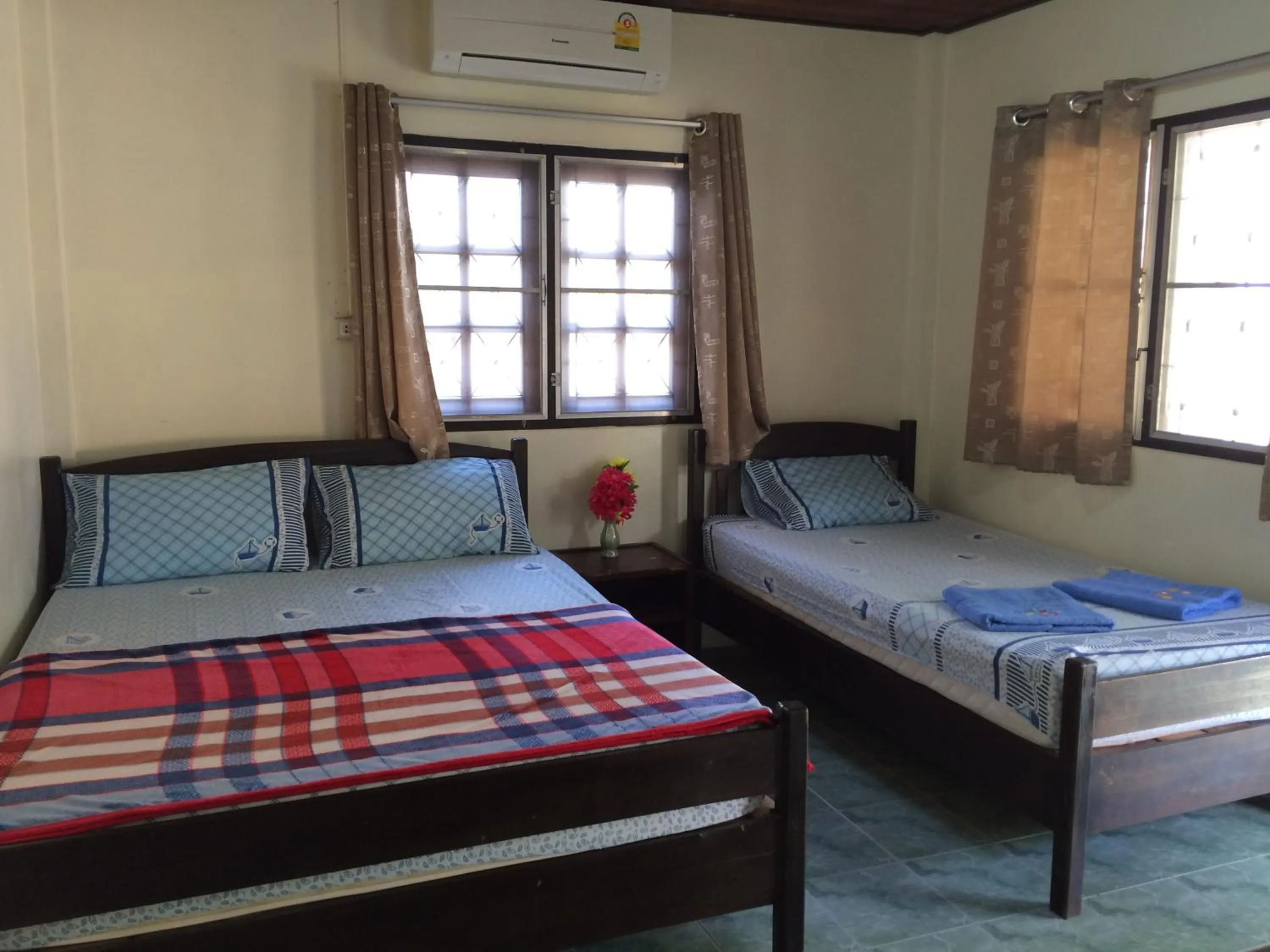 Photo of the whole room, Bed in Suksabai Resort