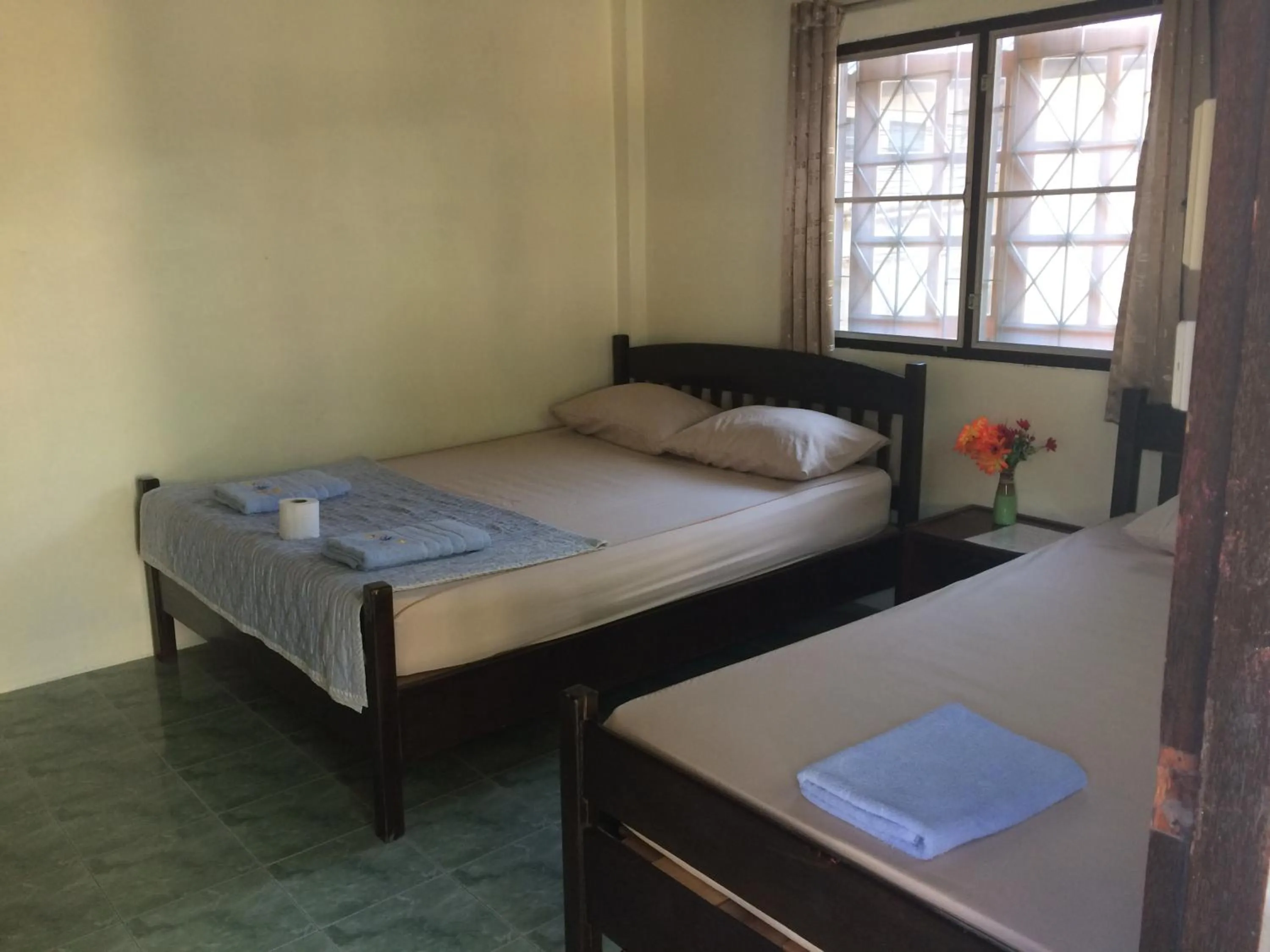Photo of the whole room, Bed in Suksabai Resort