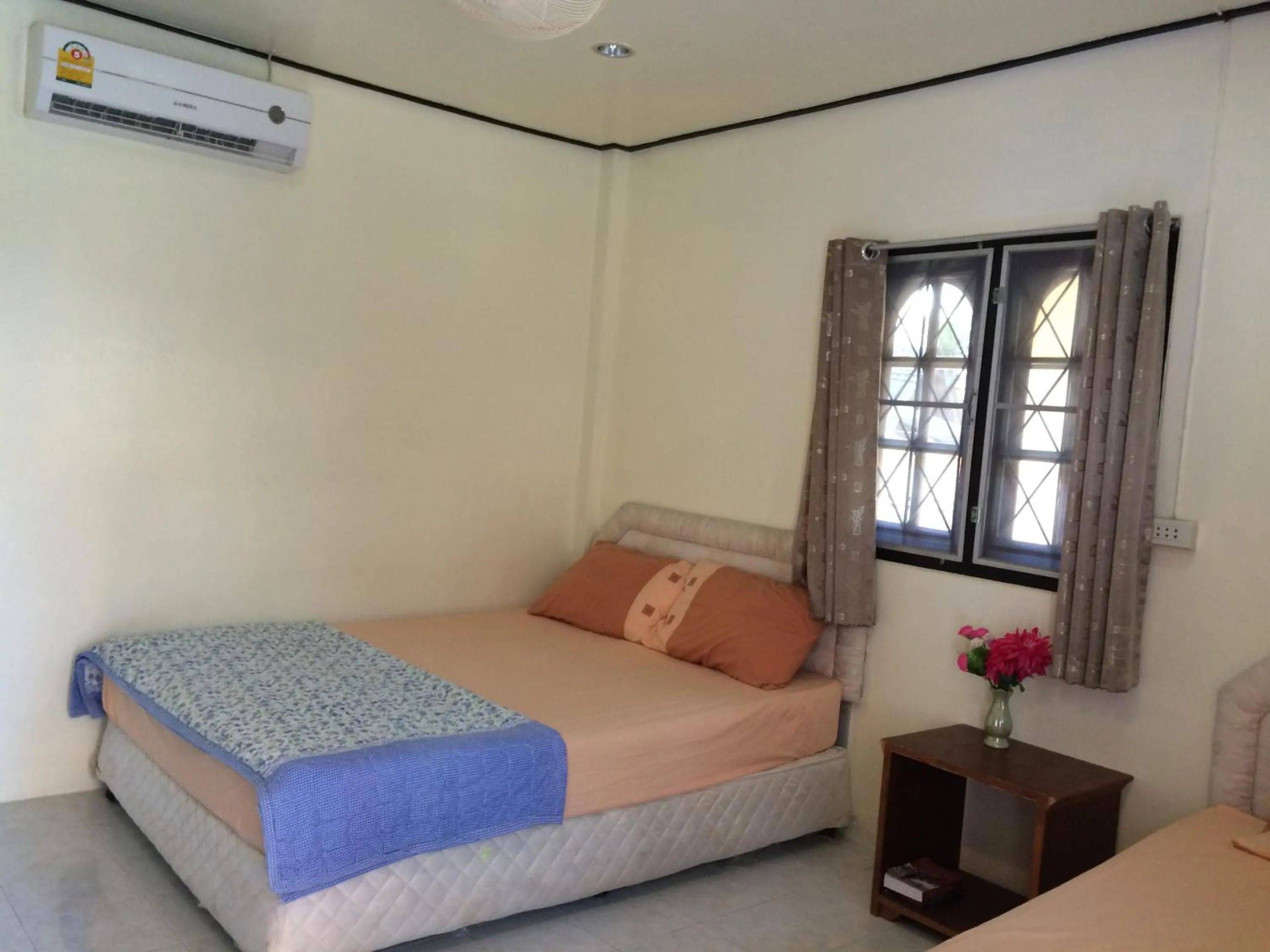 Photo of the whole room, Bed in Suksabai Resort