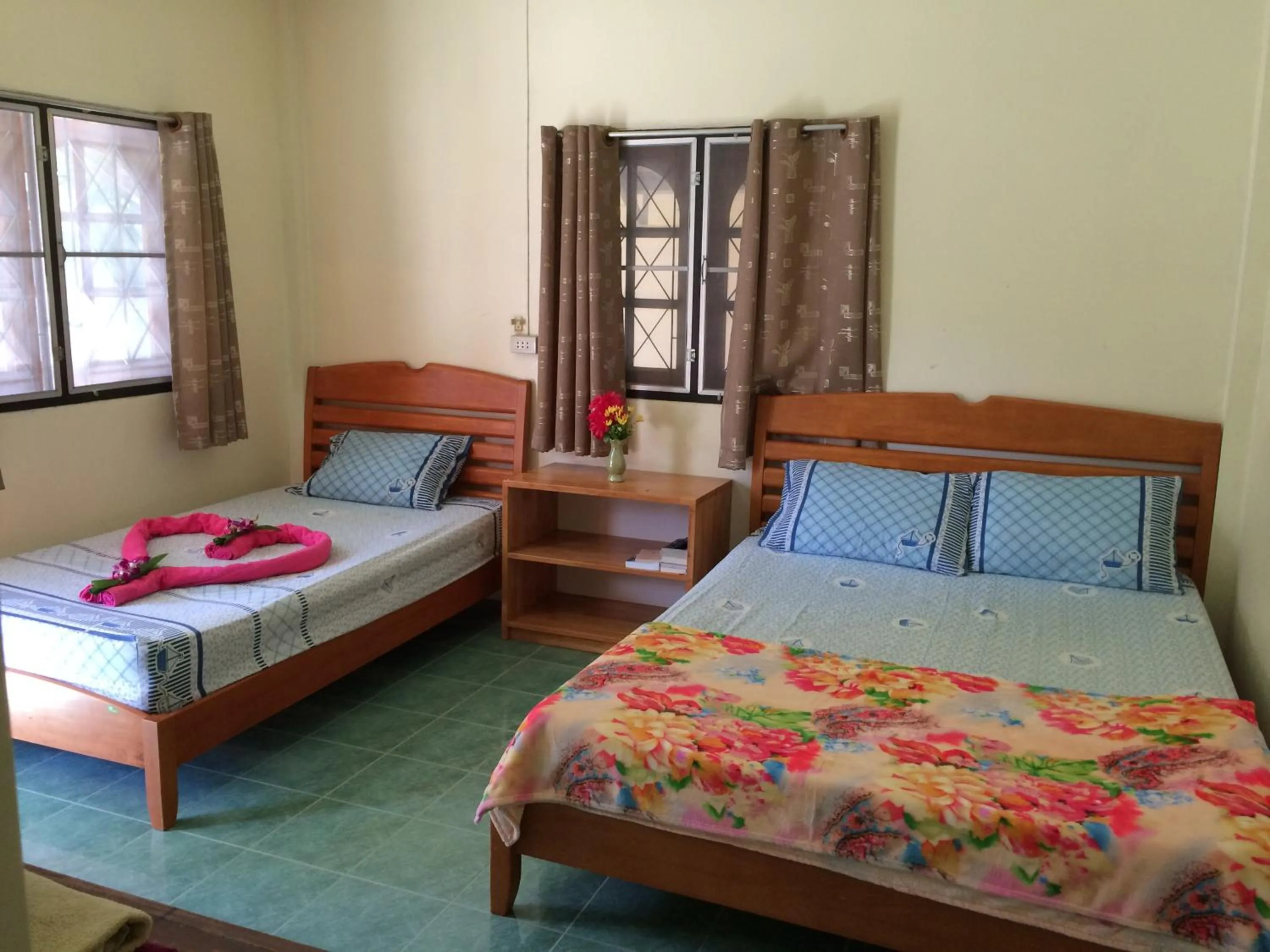 Photo of the whole room, Bed in Suksabai Resort