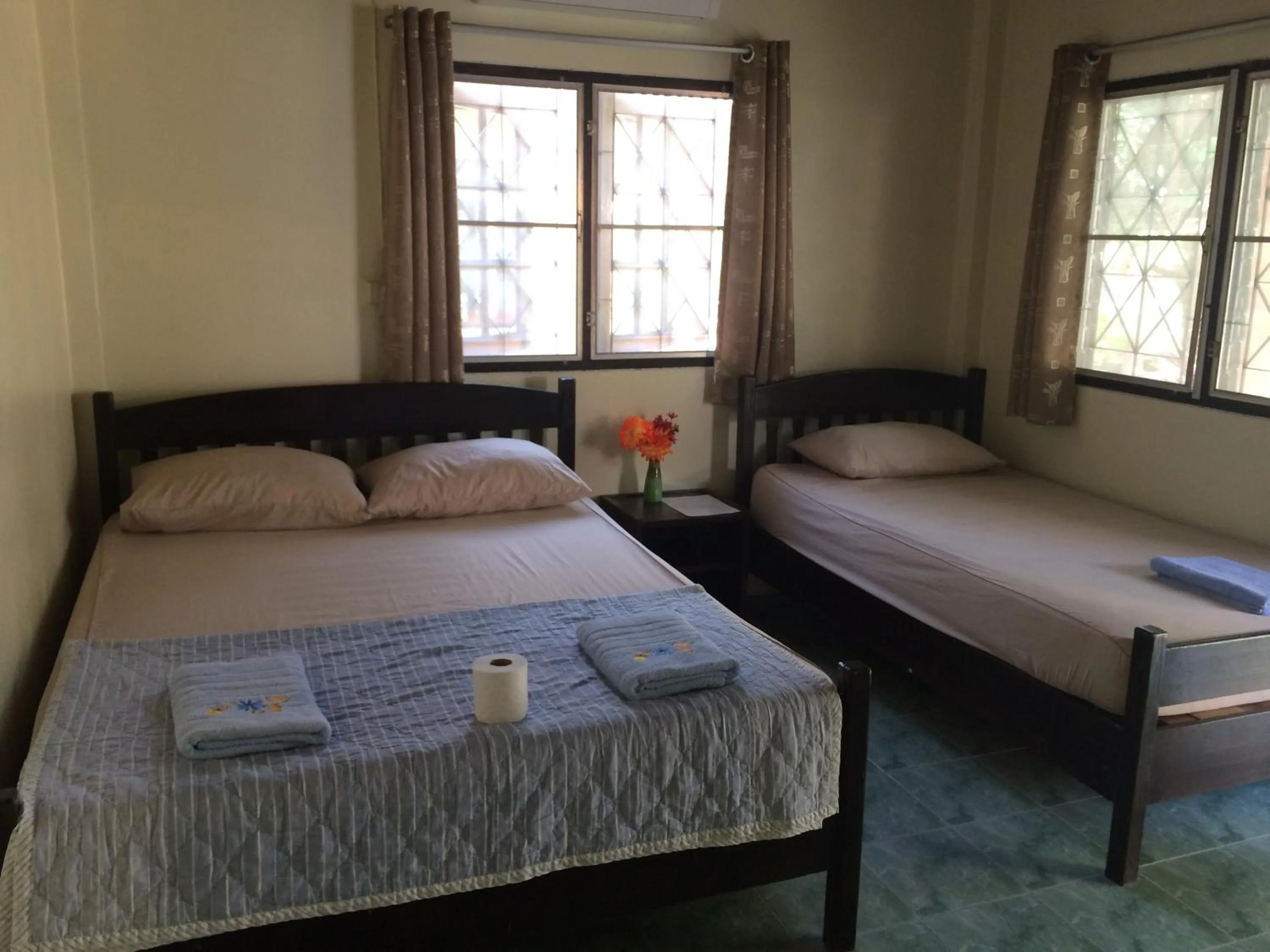 Photo of the whole room, Bed in Suksabai Resort