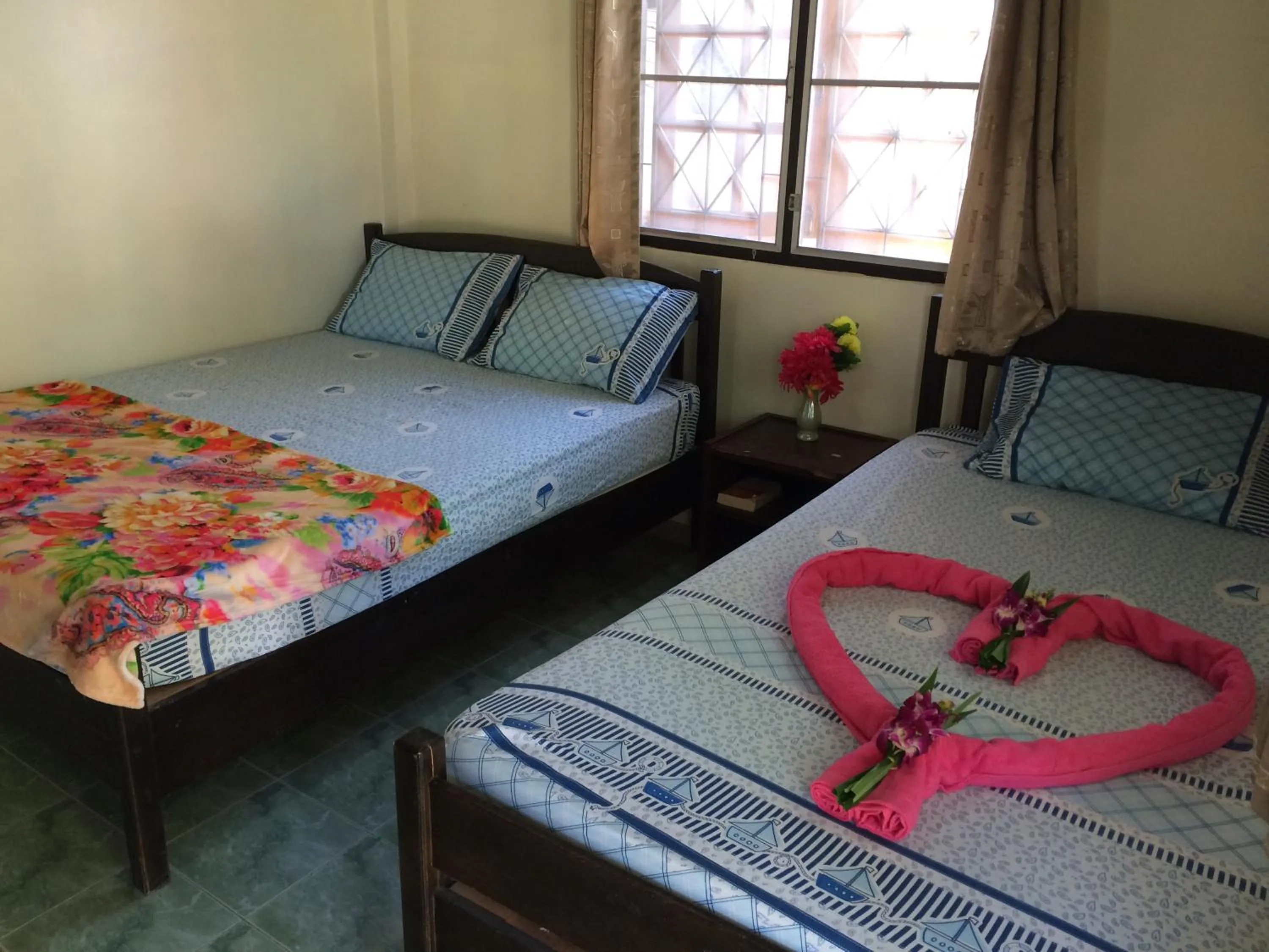 Photo of the whole room, Bed in Suksabai Resort