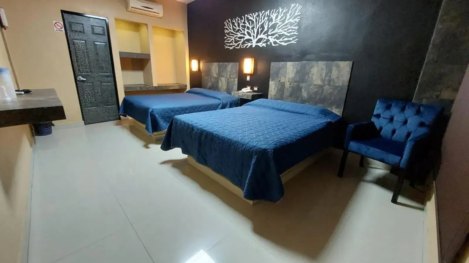 Standard Double Room with Two Double Beds in Hotel La Silla Standard Double Room with Two Double Beds in Hotel La Silla