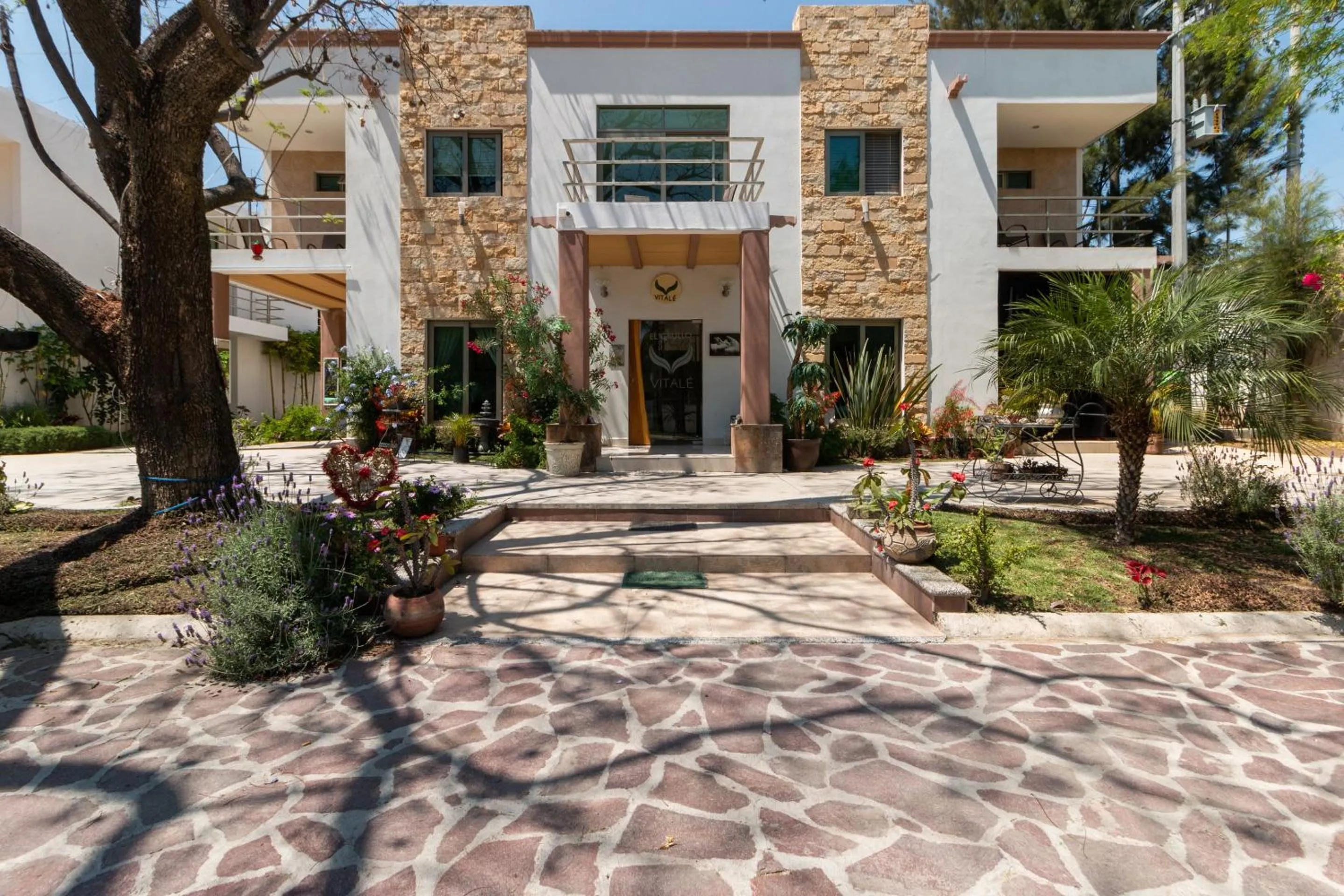 Facade/entrance in Capital O Hotel Vitale Leon MX