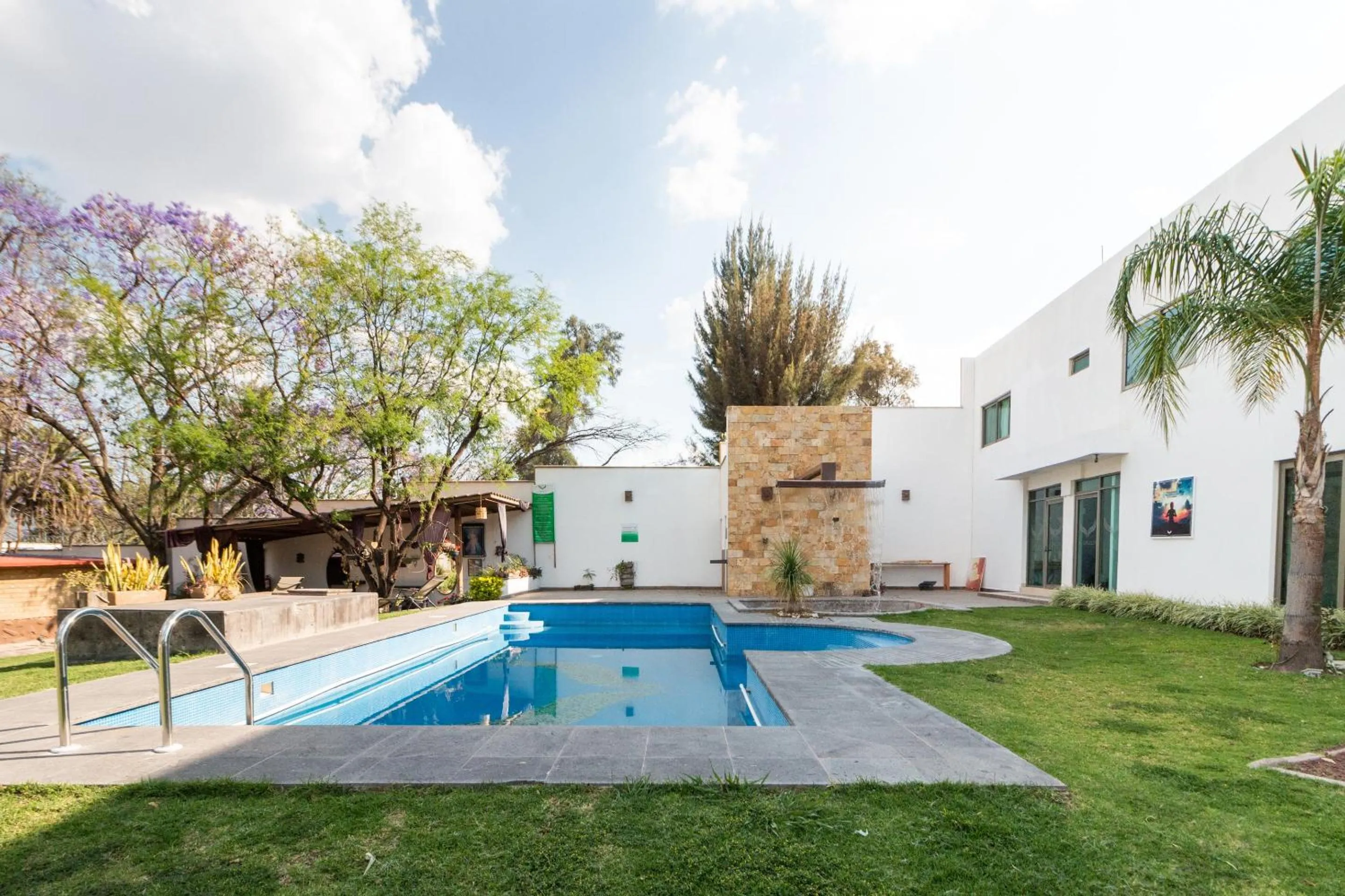 Swimming pool in Capital O Hotel Vitale Leon MX