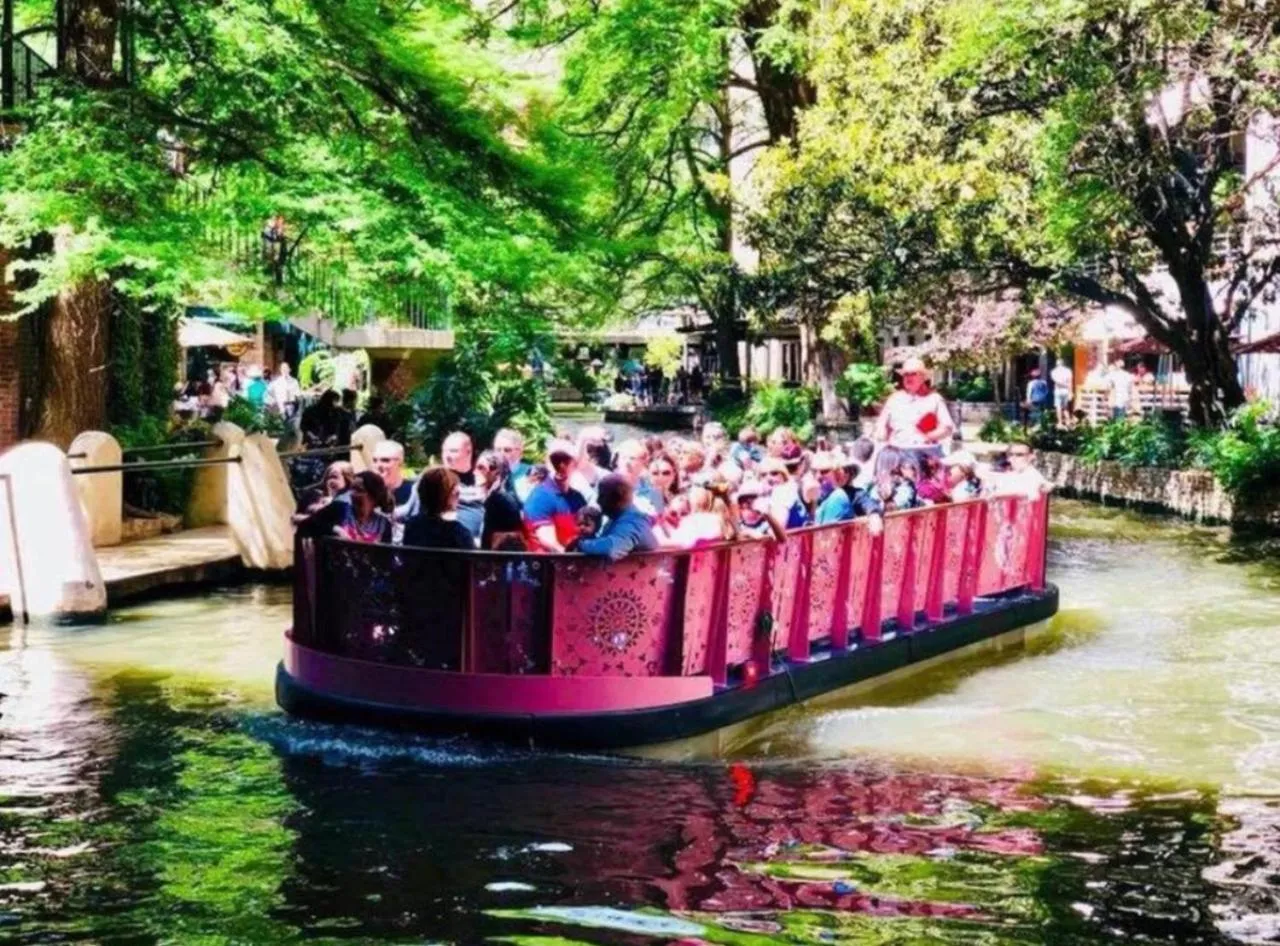 Cozy Downtown Guest House 2BR/1BA Sleeps 8