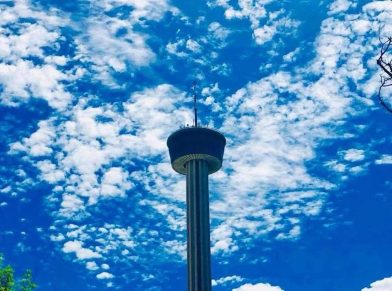 Cozy Downtown Guest House 2BR/1BA Sleeps 8