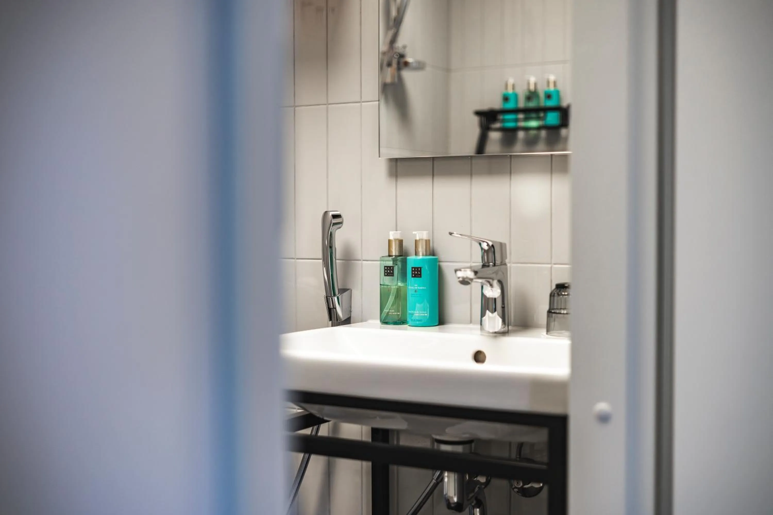 Toilet in The Folks Hotel Konepaja