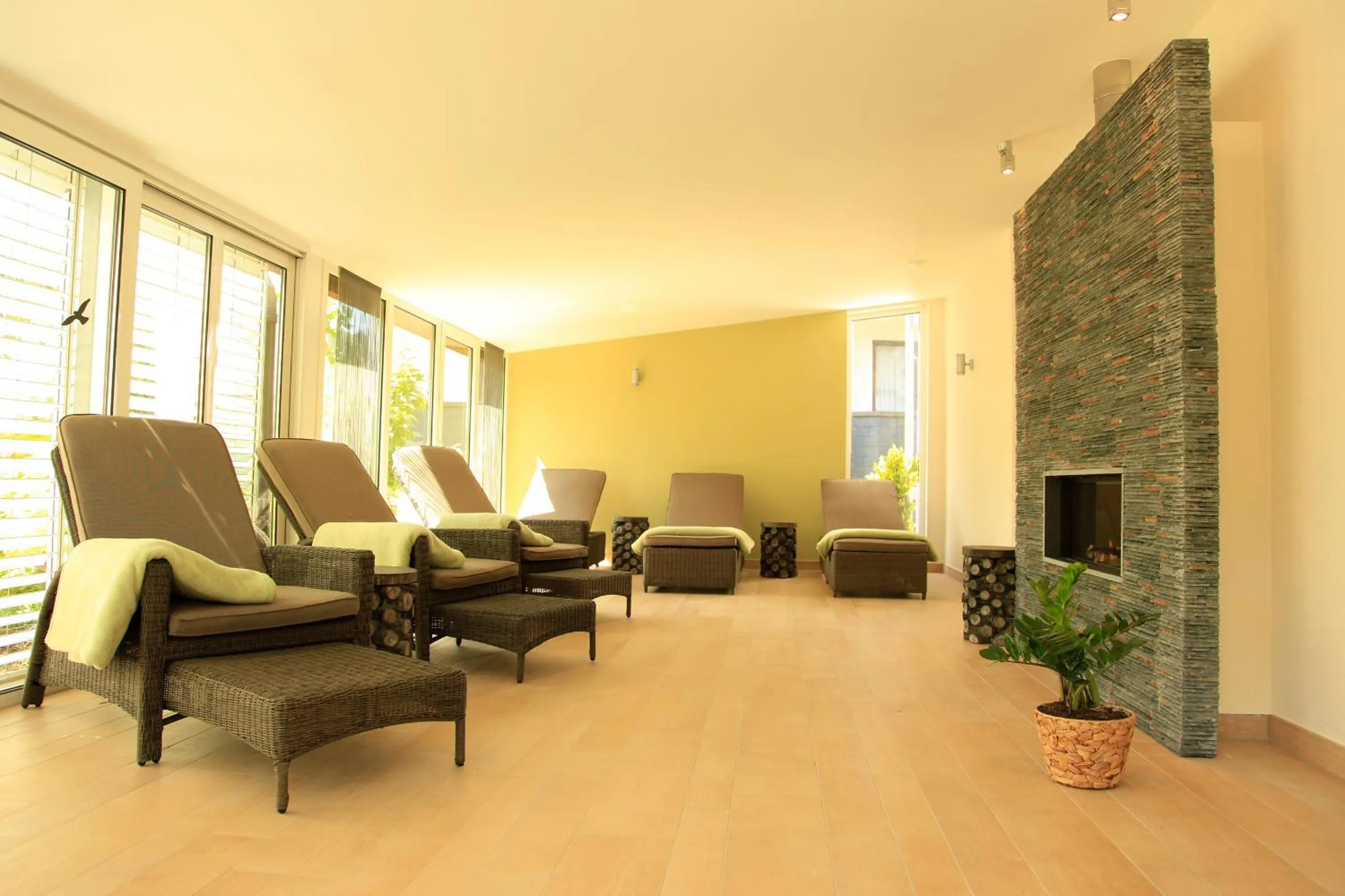 Communal lounge/ TV room in Flair Hotel Nieder