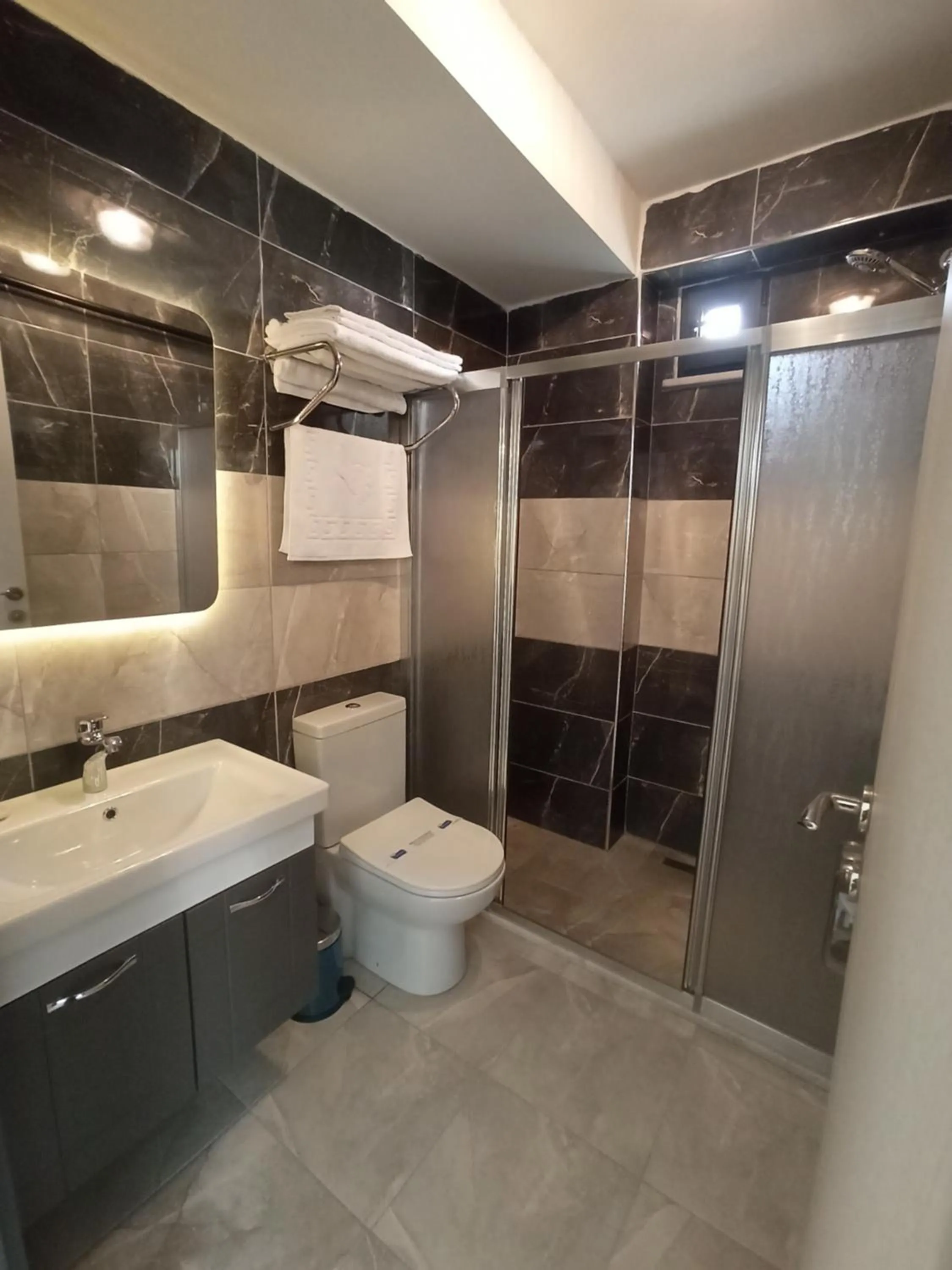 Shower in Avcılar Garden Hotel