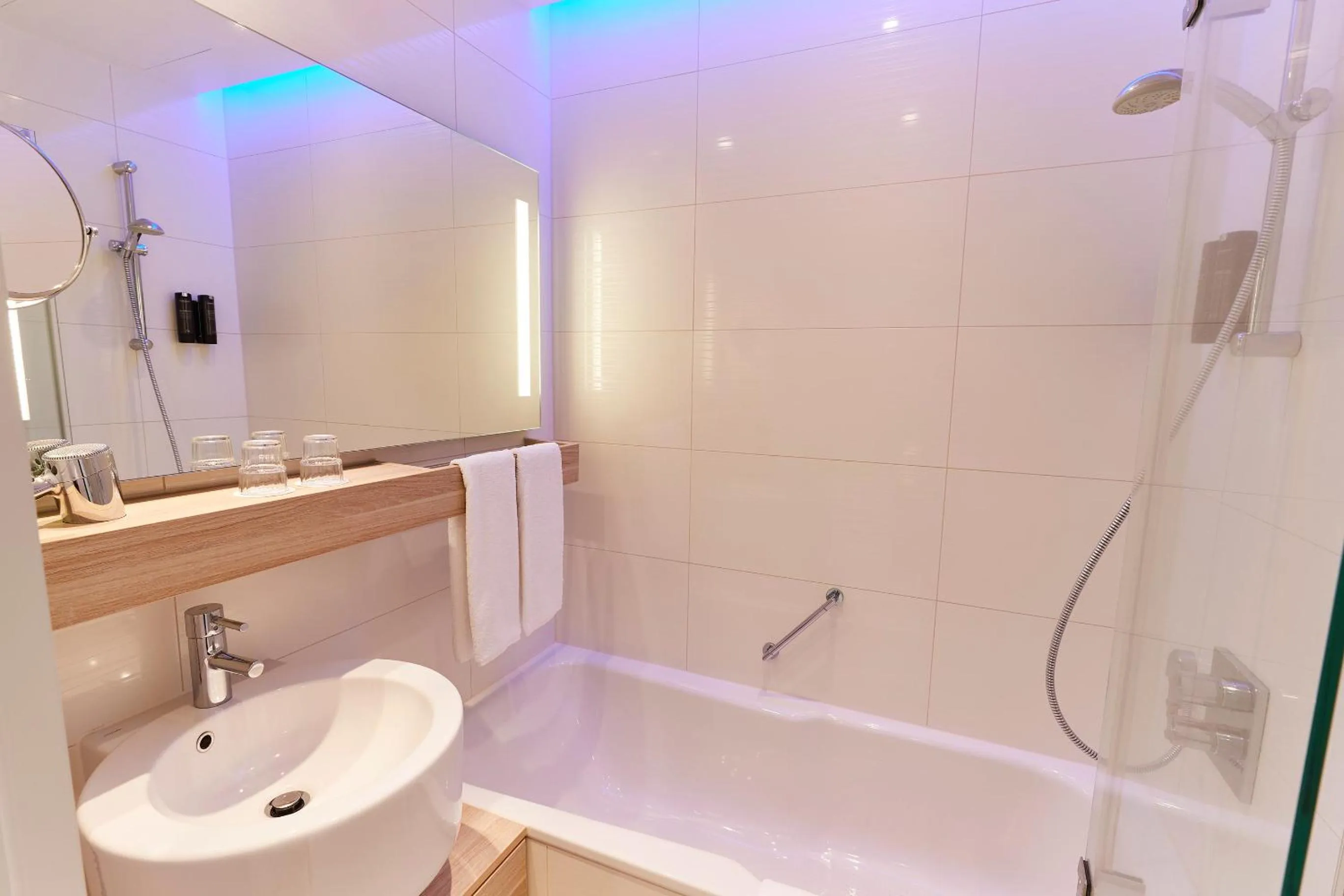 Shower in Steigenberger Hotel Conti Hansa Kiel